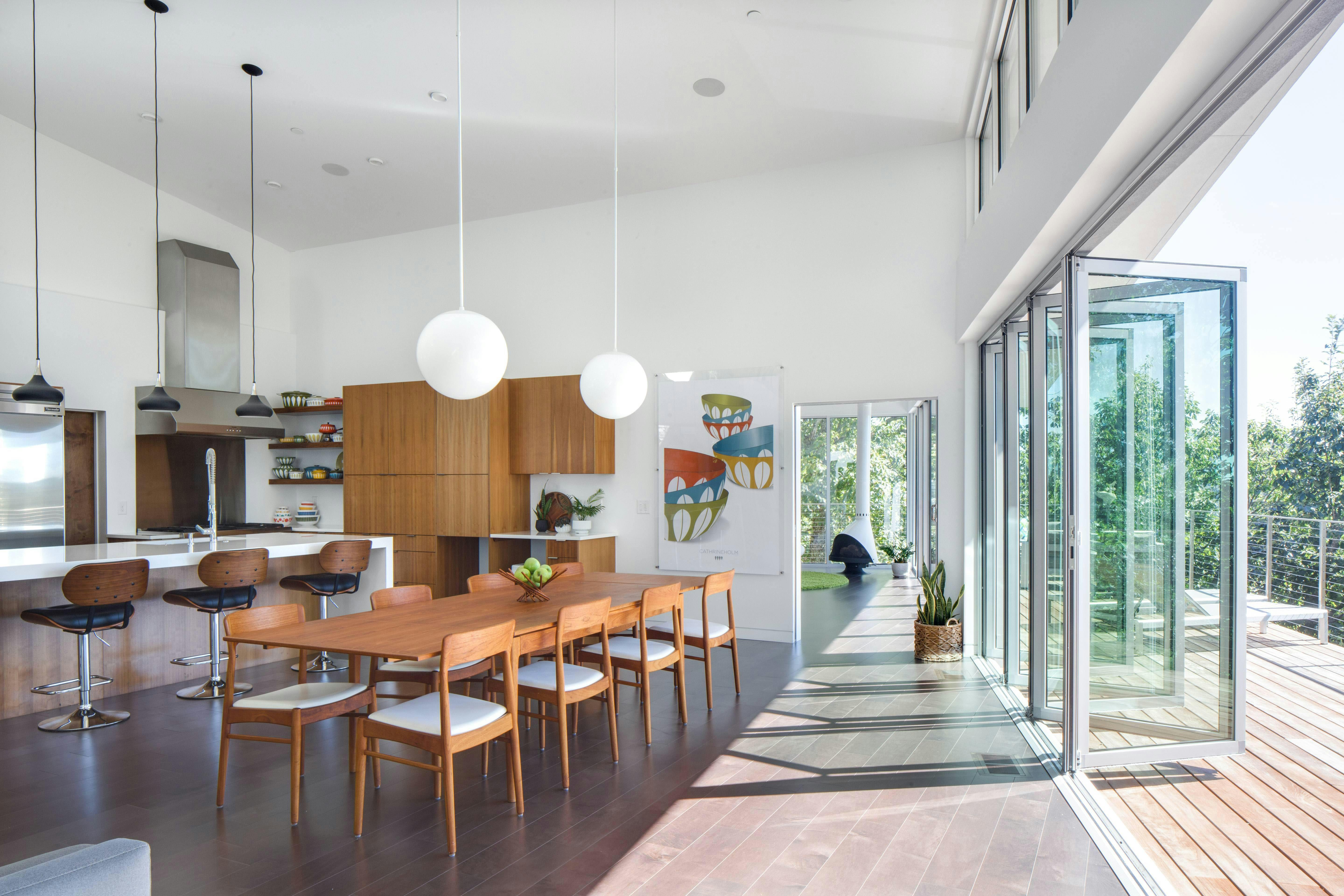 renovated-mid-century-modern-interior-with-opening-glass-walls