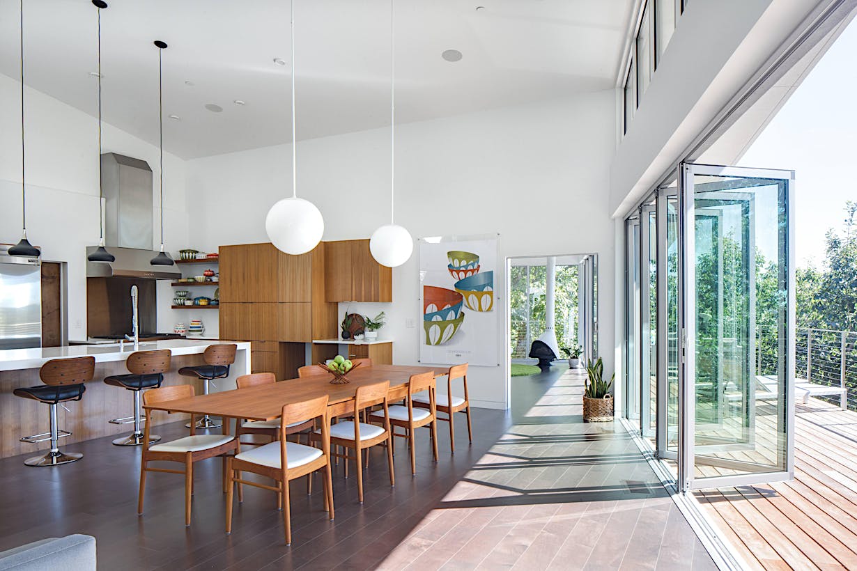 renovated-mid-century-modern-interior-with-opening-glass-walls