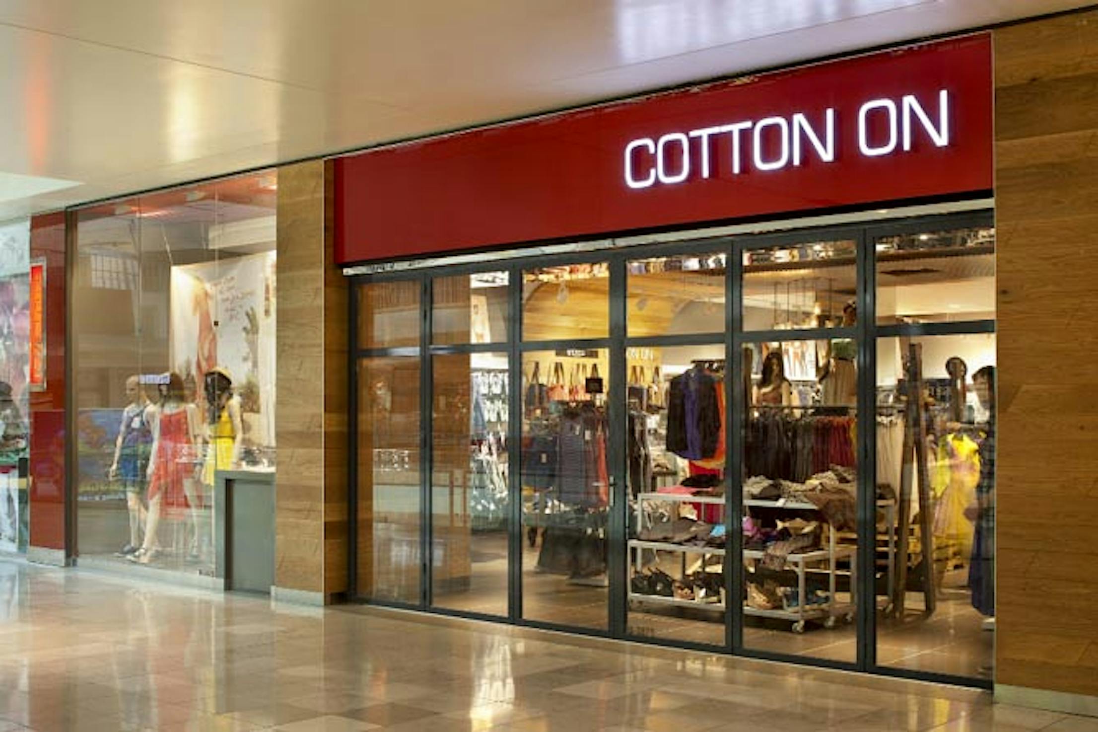Folding-Glass-Wall-Systems-for-Retail