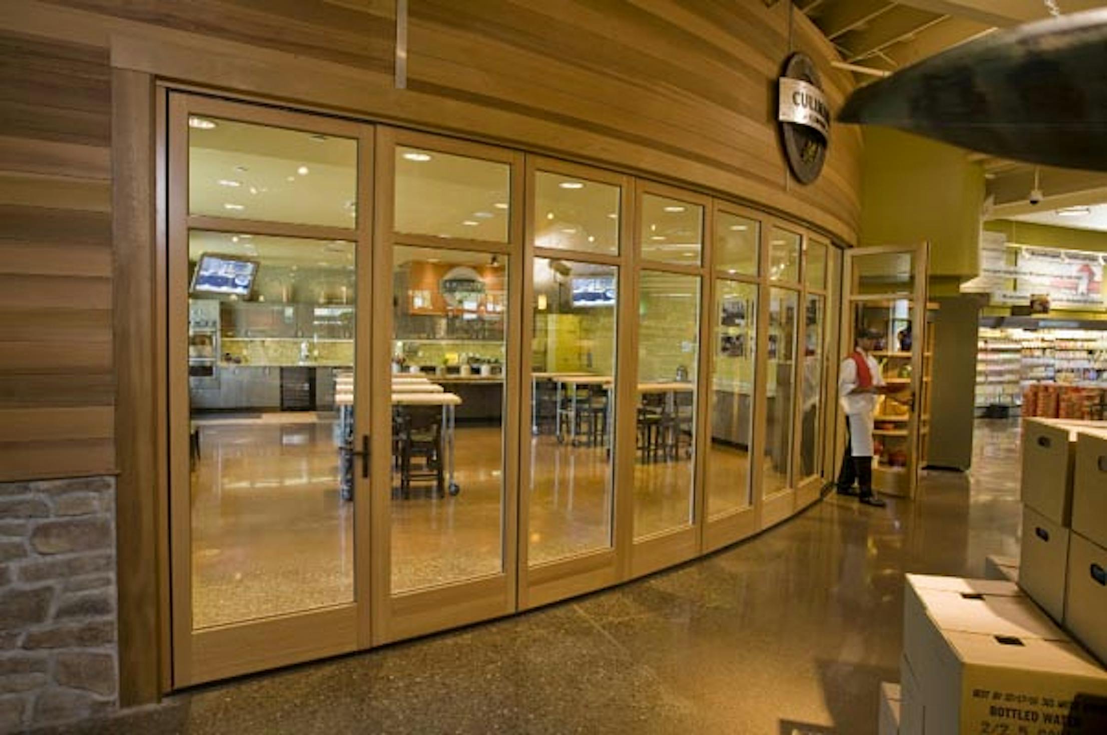 attractive-foldable-glass-wall-system