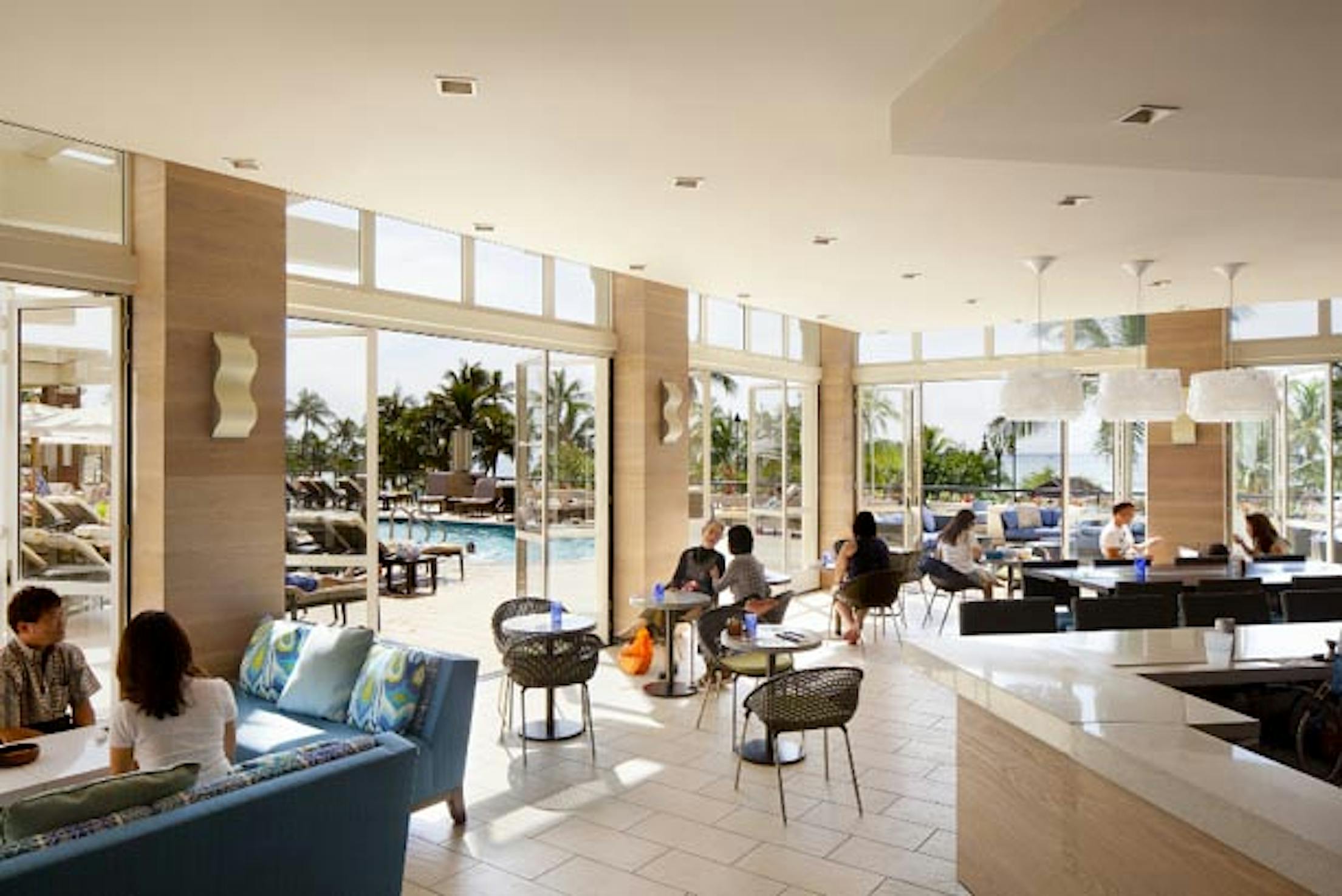 Operable-Glass-Walls-for-Hotel-Lounge-Area
