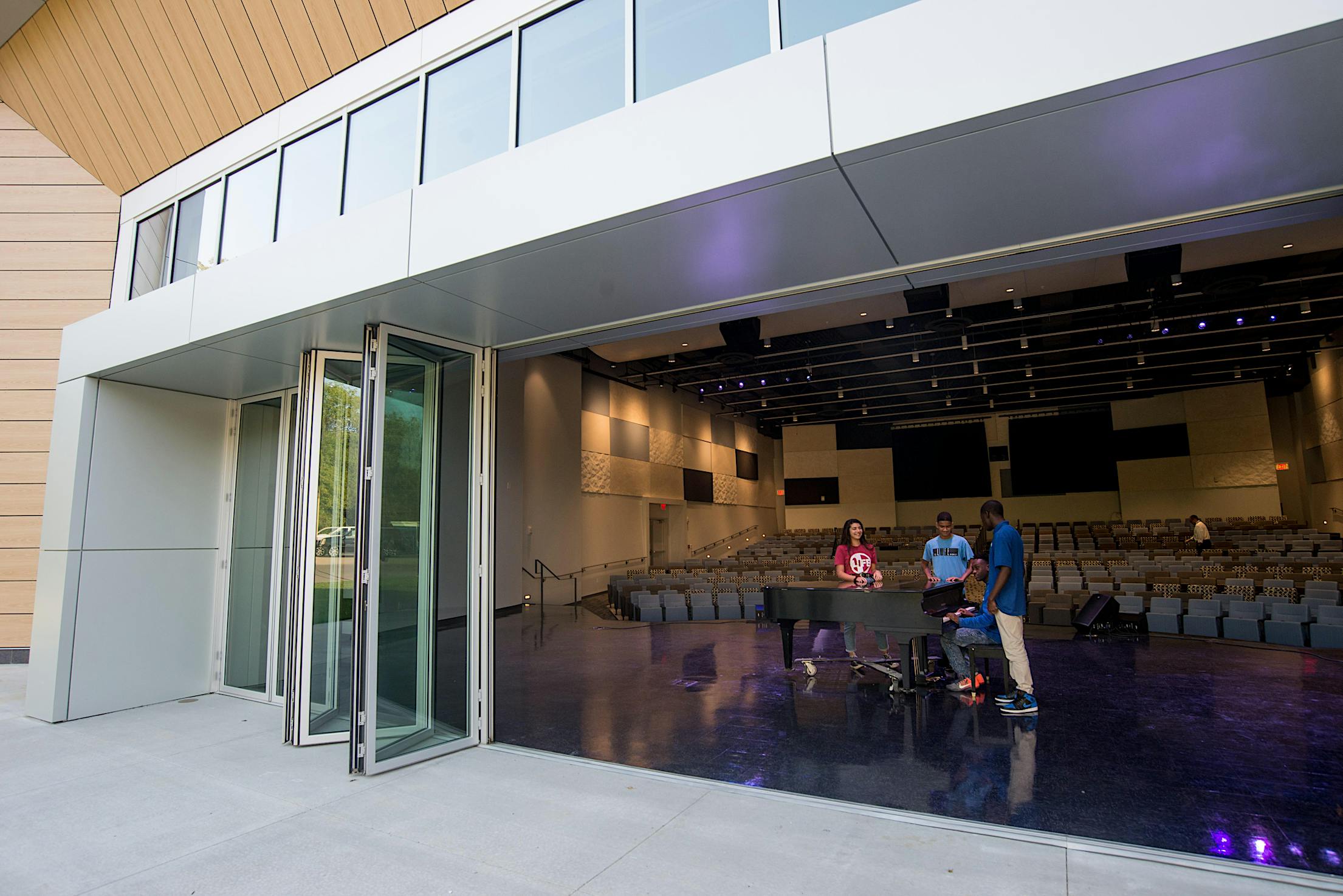 indoor-outdoor-educational-performance-space