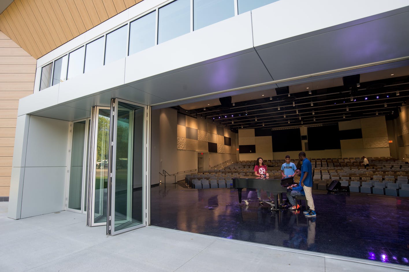 indoor-outdoor-educational-performance-space