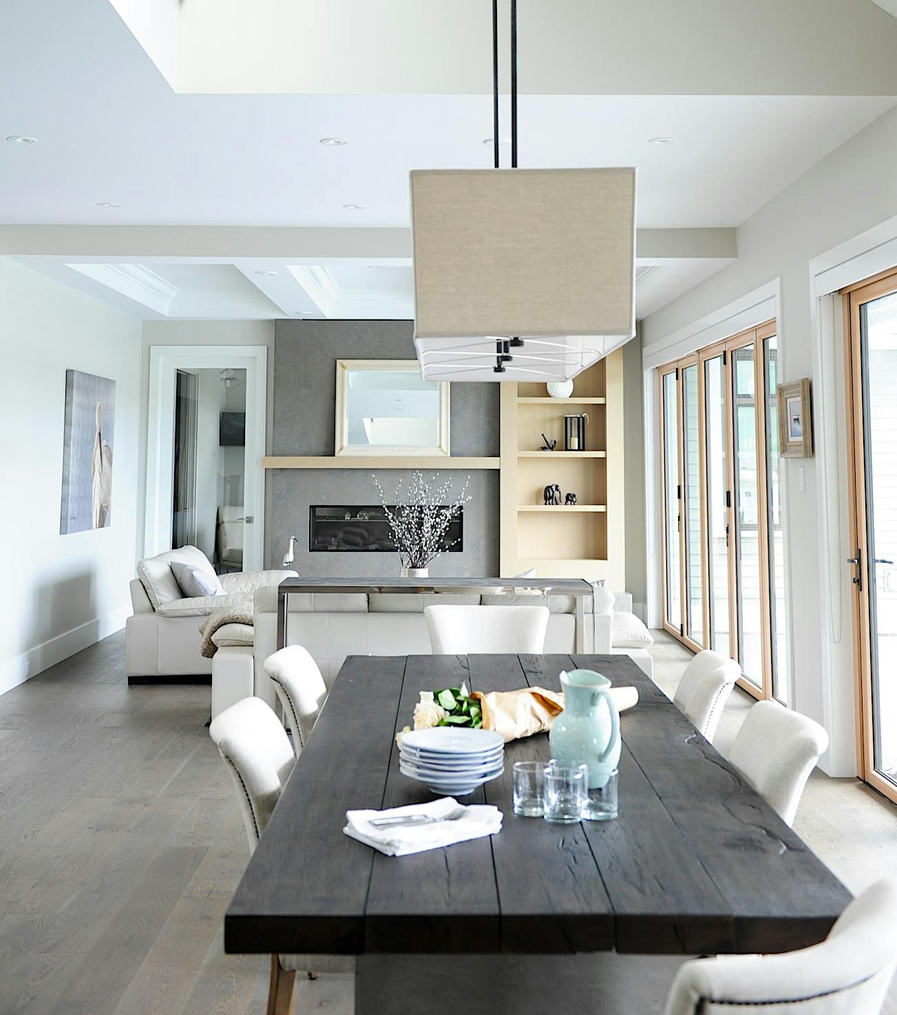 modern farmhouse with aluminum clad WA67 folding glass wall for indoor/outdoor lifestyle