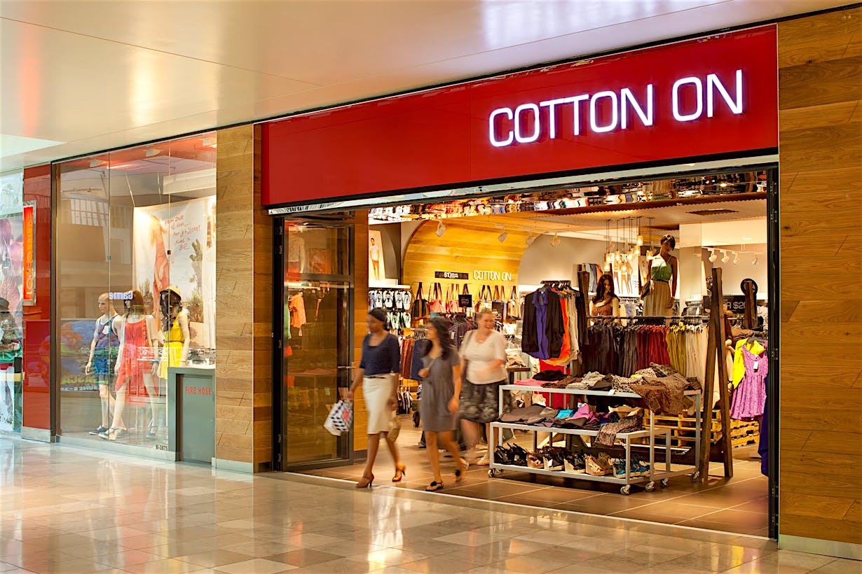 large opening retail storefront with easy two-way traffic flow