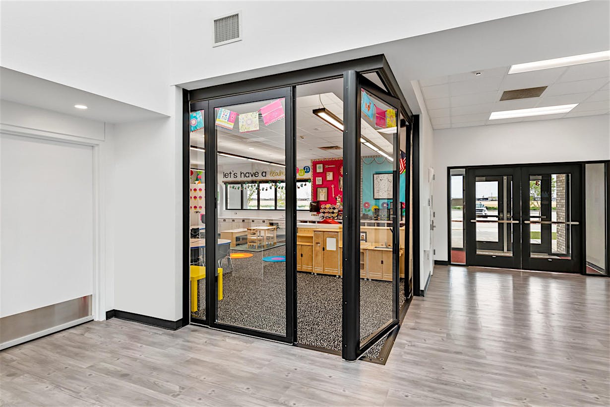 NanaWall HSW stacking glass doors in learning hub design