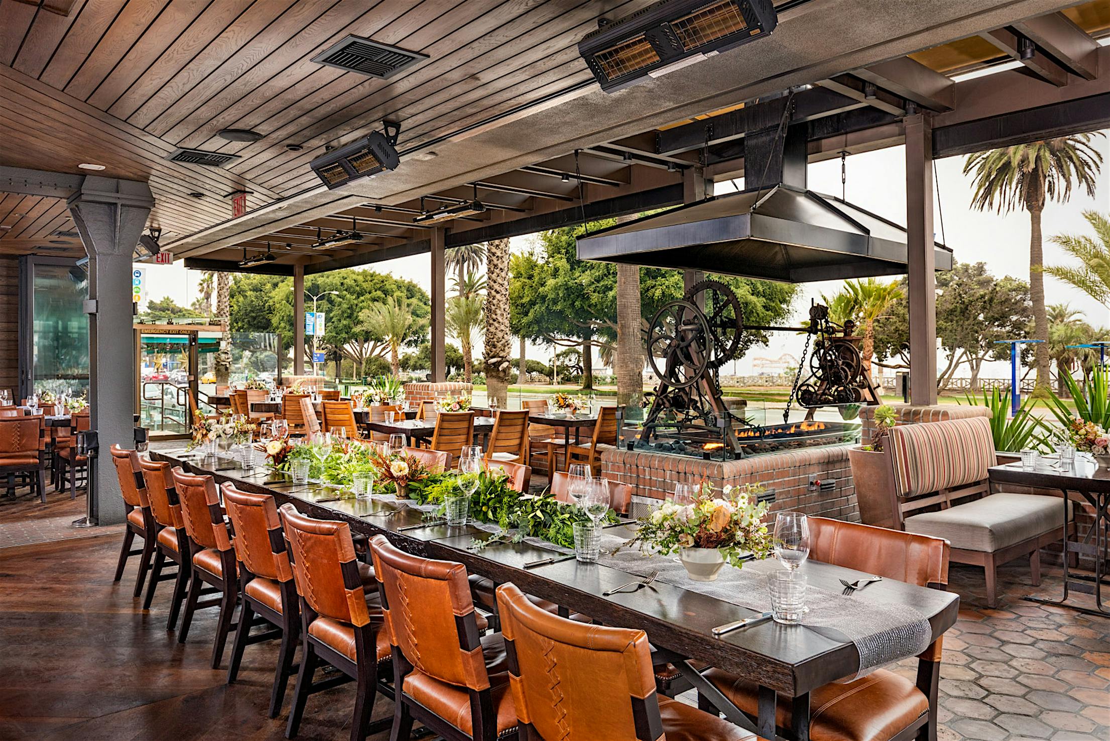 open stacking glass door system in indoor/outdoor restaurant
