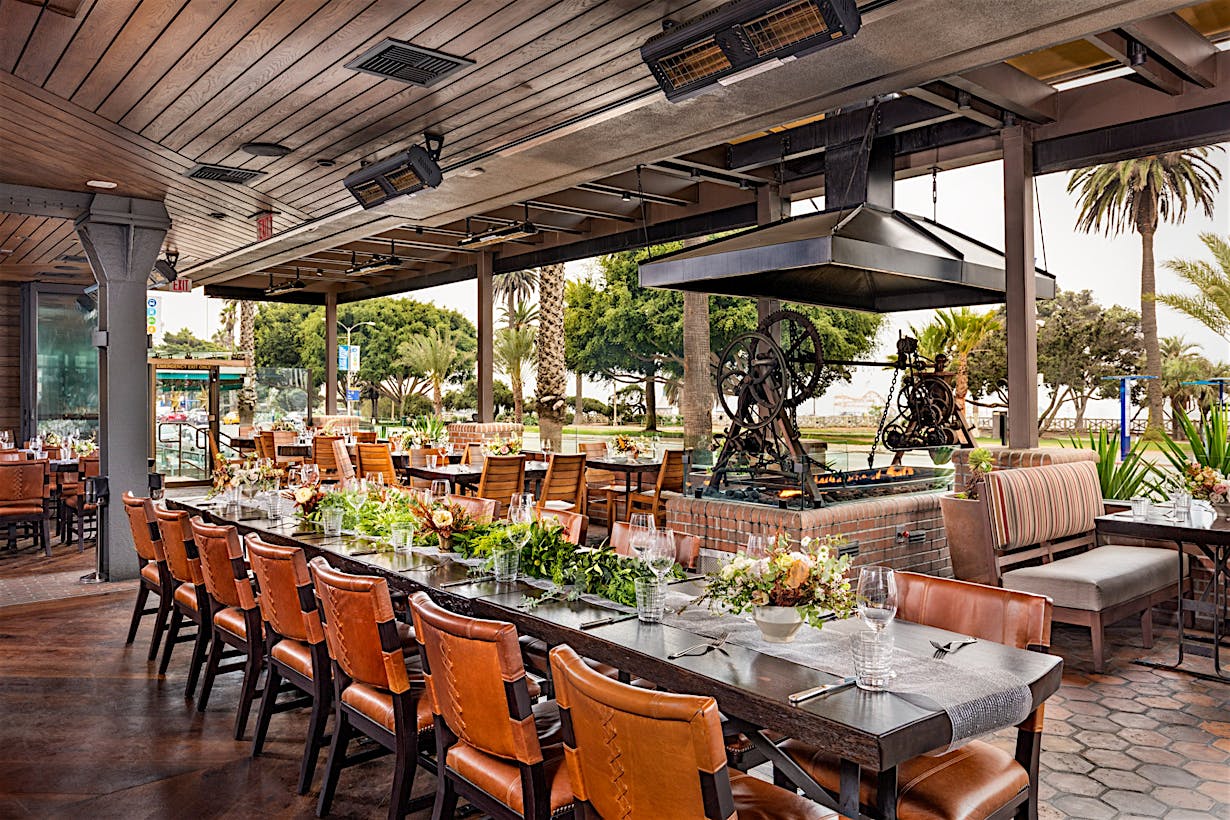 open stacking glass door system in indoor/outdoor restaurant