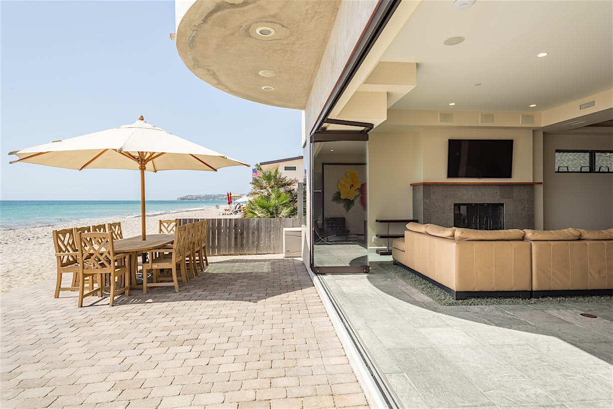 retracble glass walls for indoor outdoor upgrade