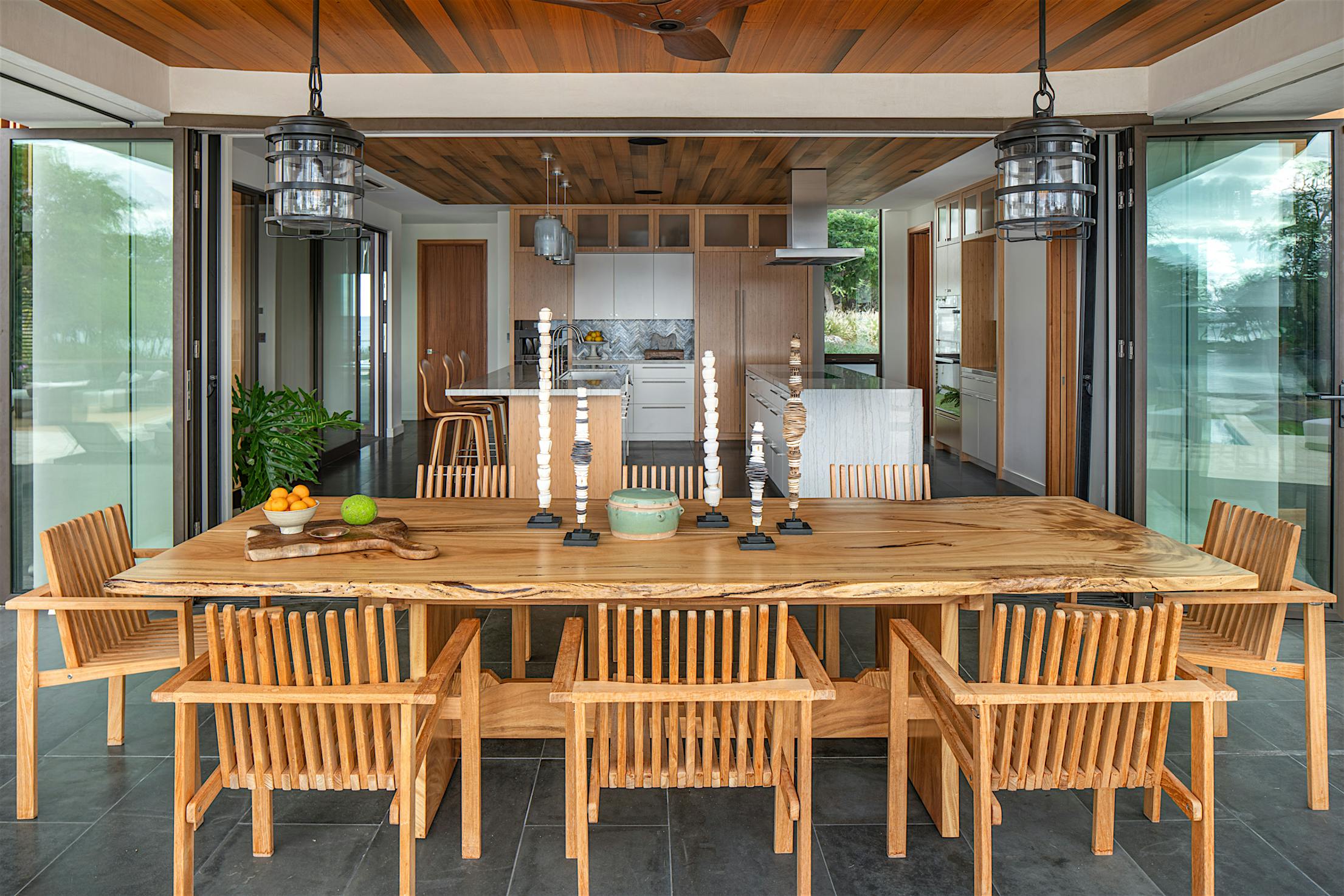 inddor/outdoor dining with NanaWall FoldFlat residential glass walls