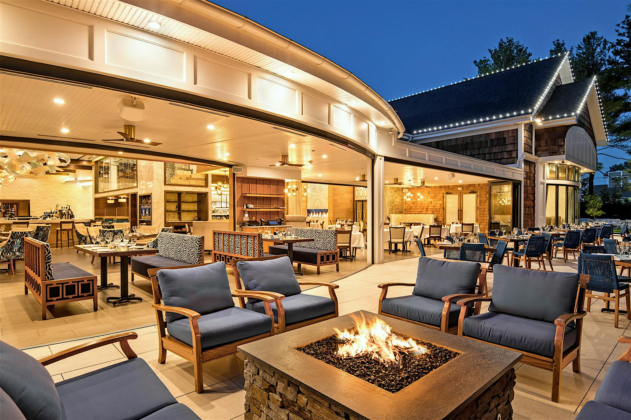 open-air restaurant with moveable glass systems