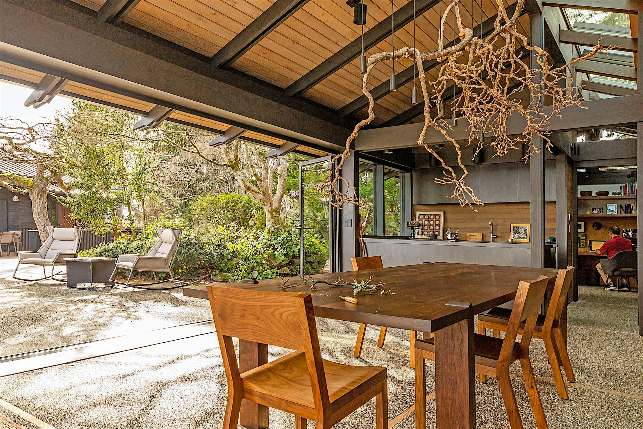 multifunctional space with bifold glass walls