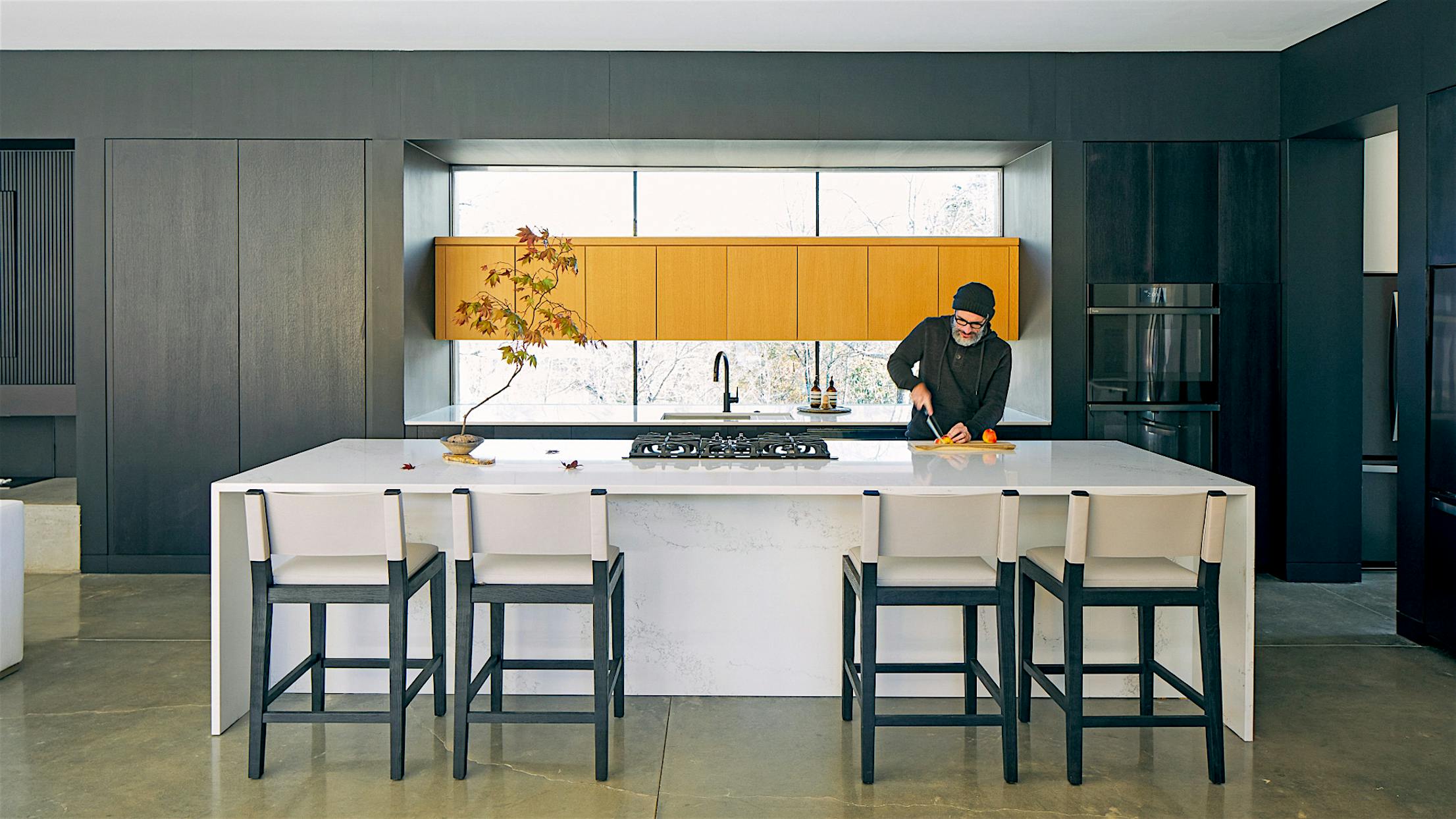 indoor-outdoor living in contemporary home