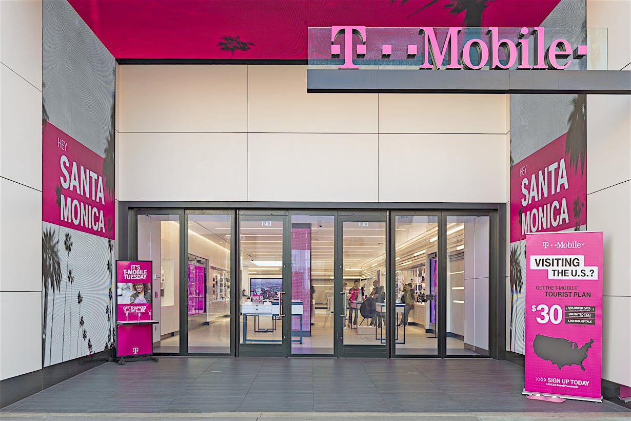 secure storefront at T-Mobile with NanaWall HSW60