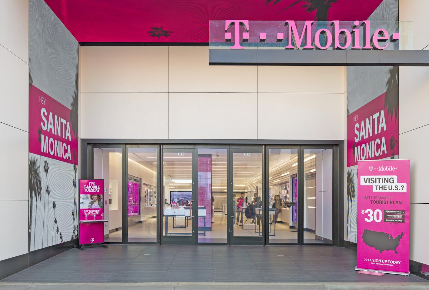 secure storefront at T-Mobile with NanaWall HSW60