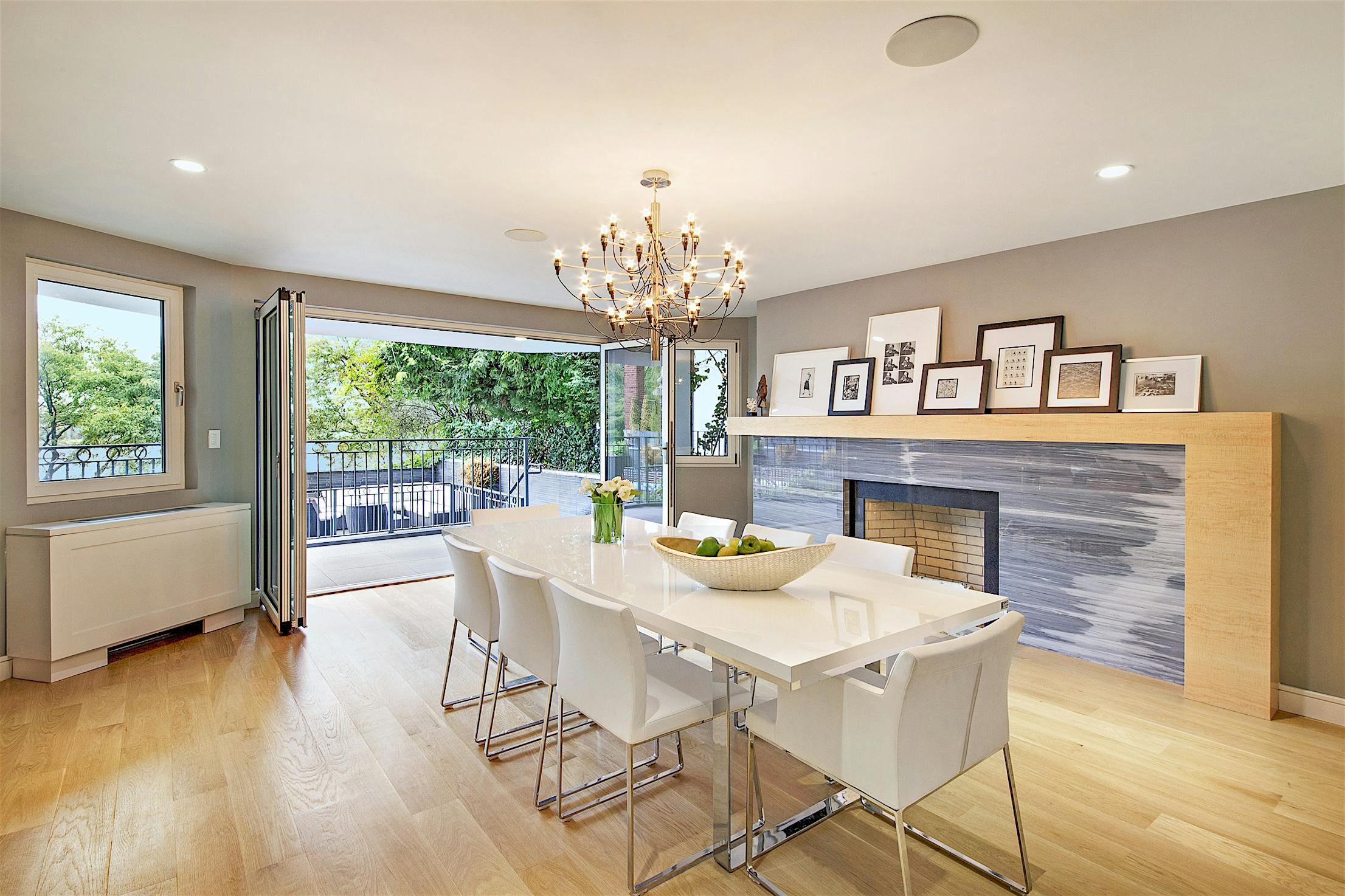 NanaWall moveable glass doors in dining room