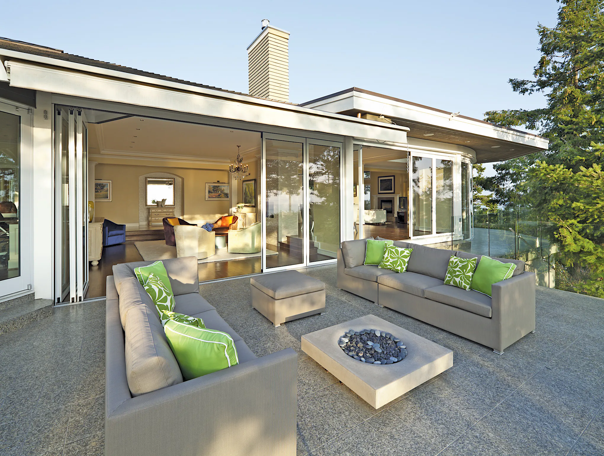 Moveable Glass Window 10 Tips for Outdoor Entertaining with Moveable Glass Walls