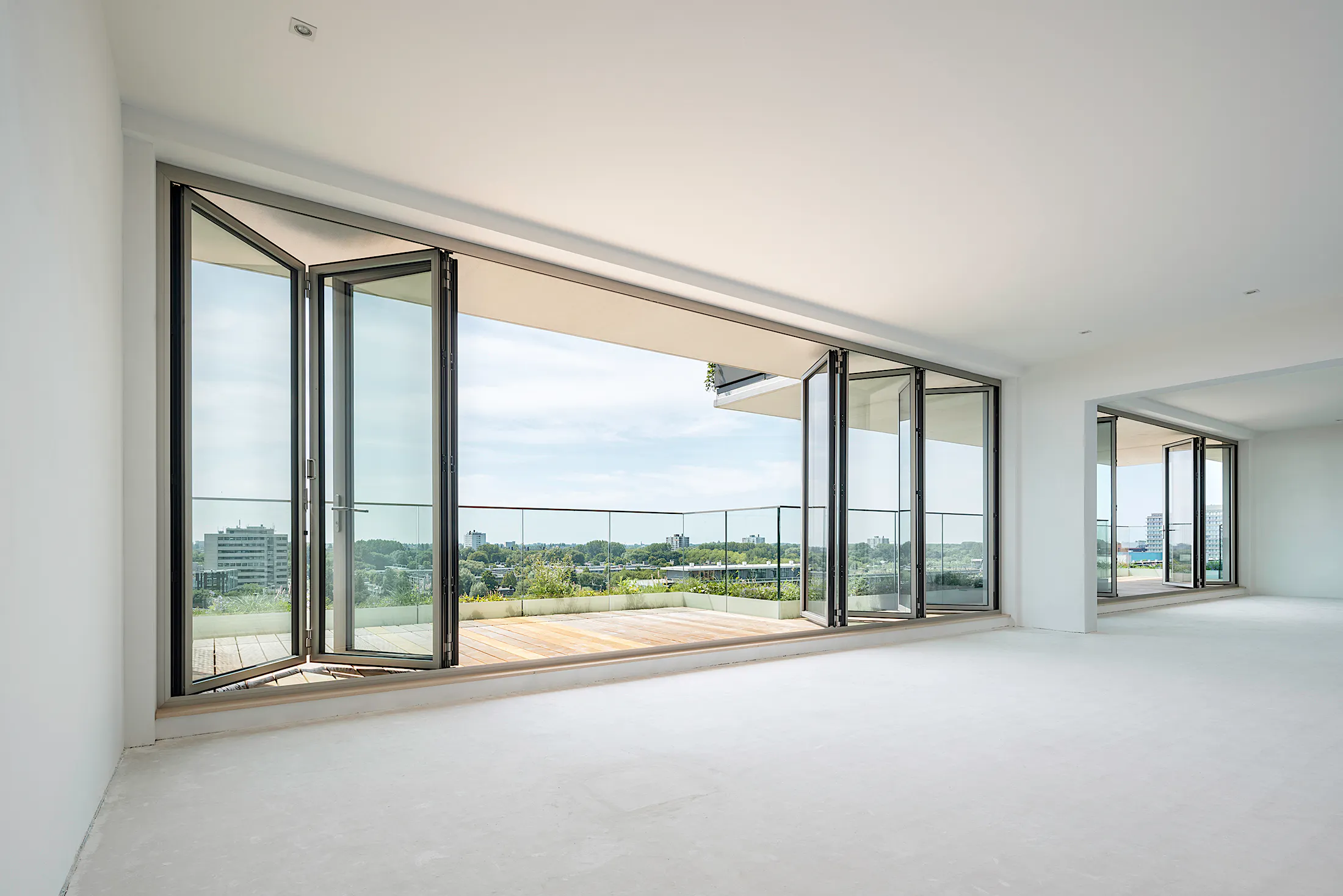 Adaptive Multifamily Spaces with Glass Wall Systems: The George