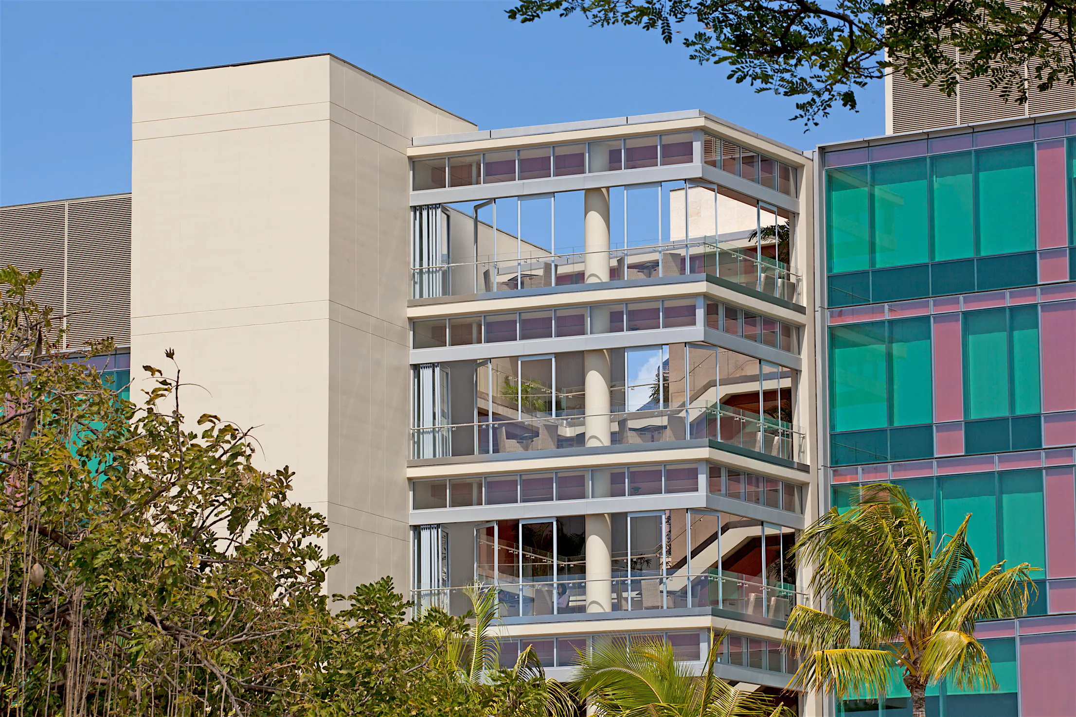 Inspirational College Spaces with Exterior Retractable Glass Walls