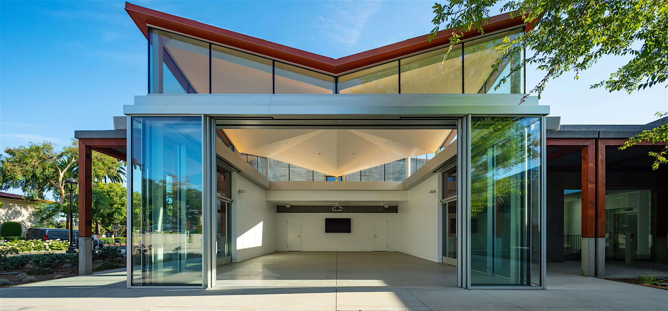 Inspirational College Spaces with Exterior Retractable Glass Walls