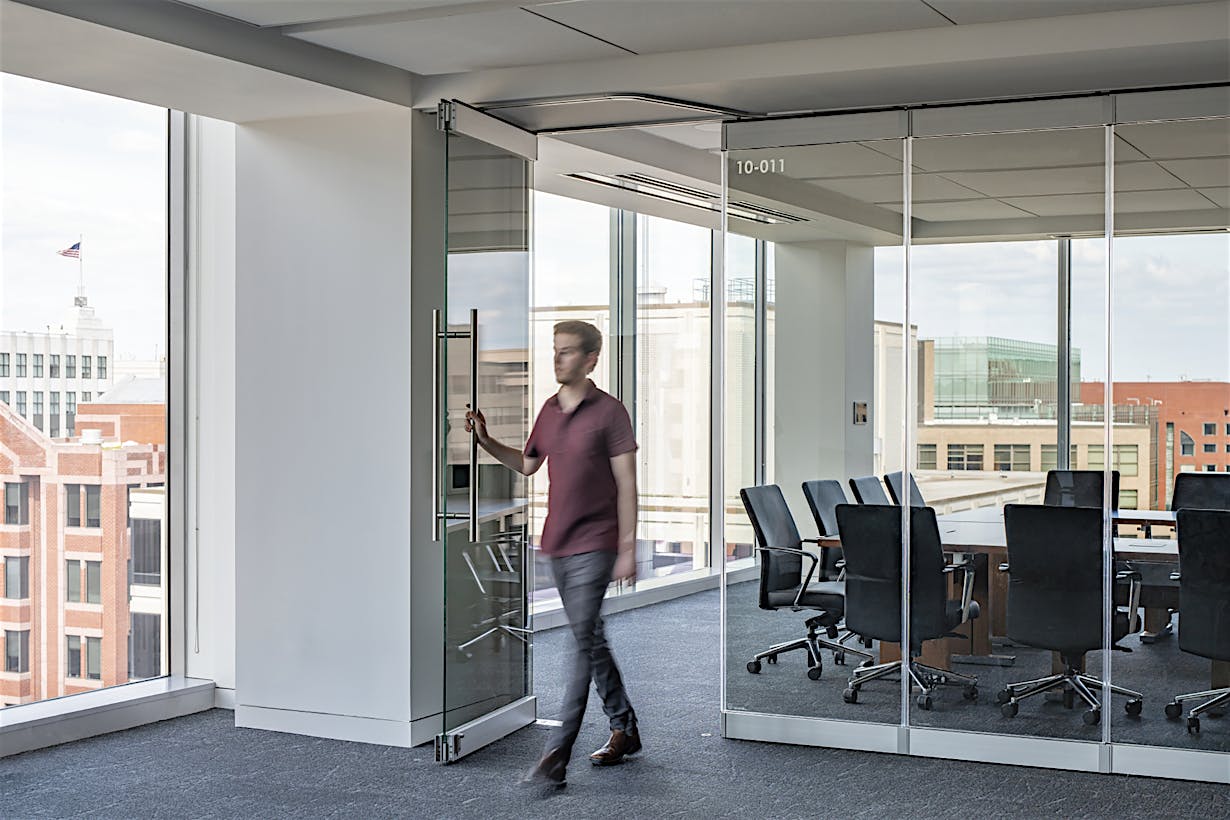 NanaWall acoustic frameless glass partition