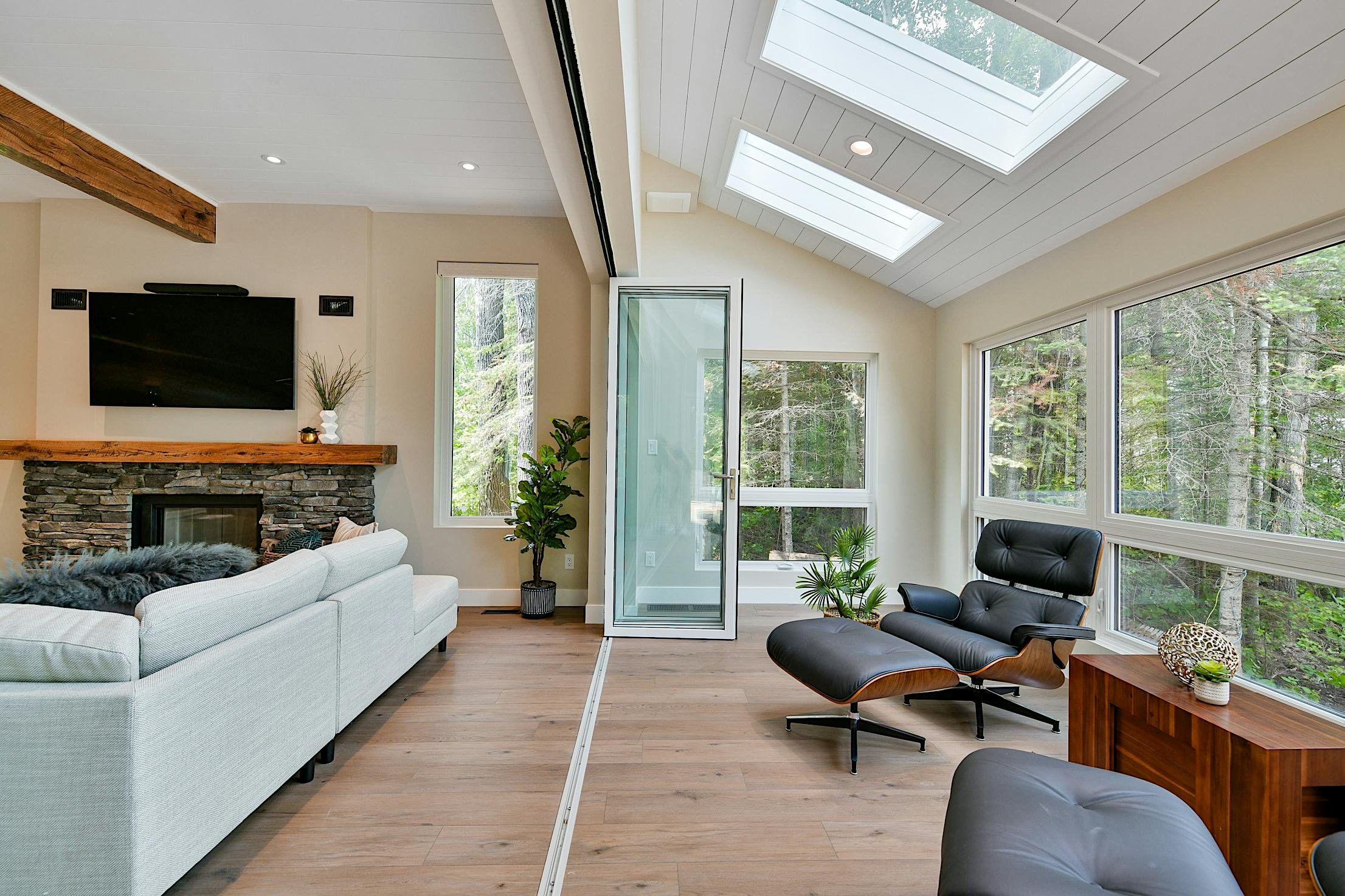 NanaWall folding porch door system