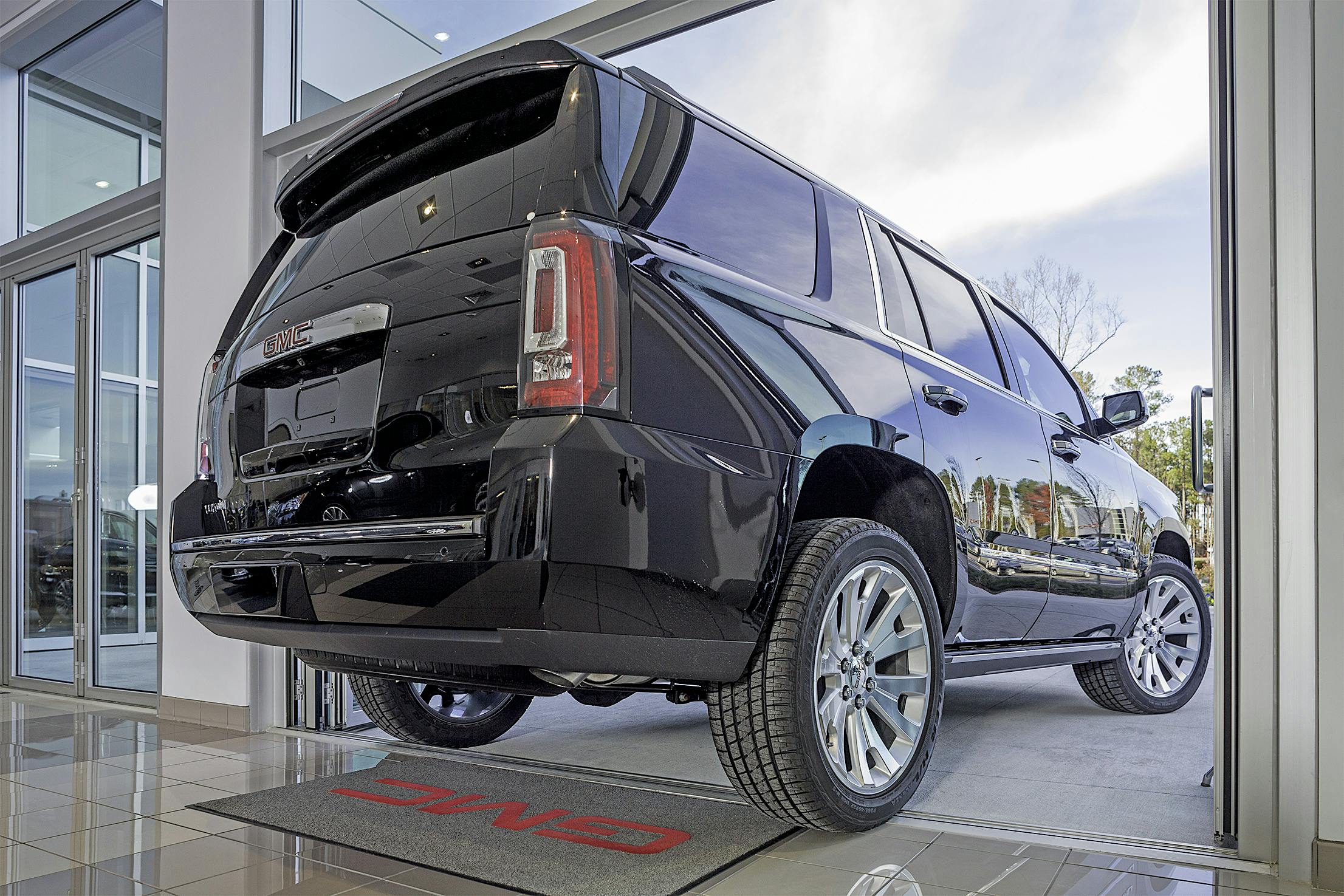 durable commerical folding door system