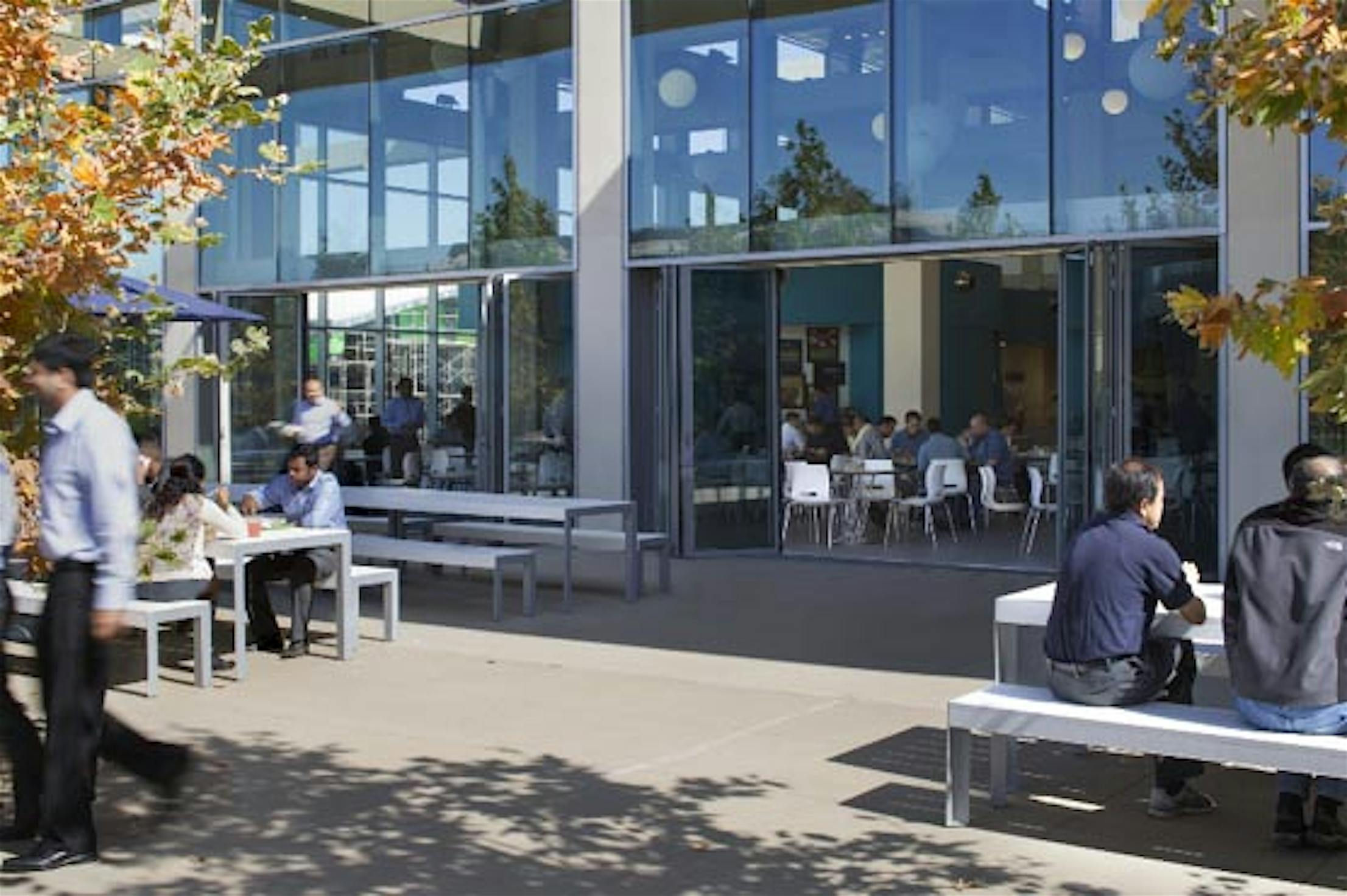 Operable-Glass-Walls-to-Separate-Employee-Eating-Areas