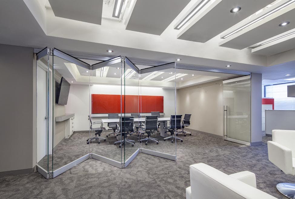 Operable-Glass-Walls-for-Conference-Room-Walls