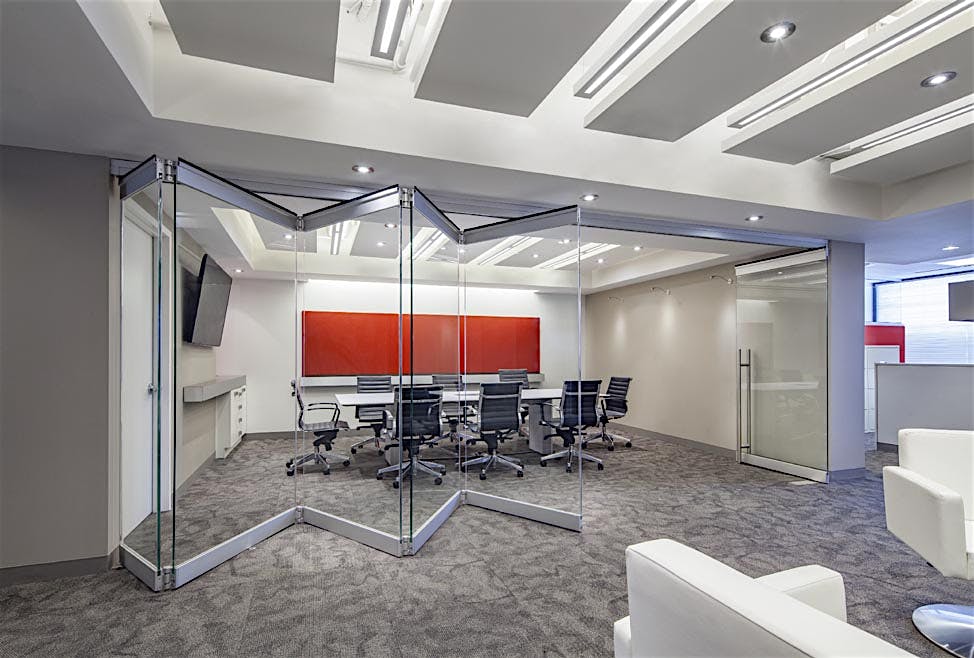 Operable-Glass-Walls-for-Conference-Room-Walls