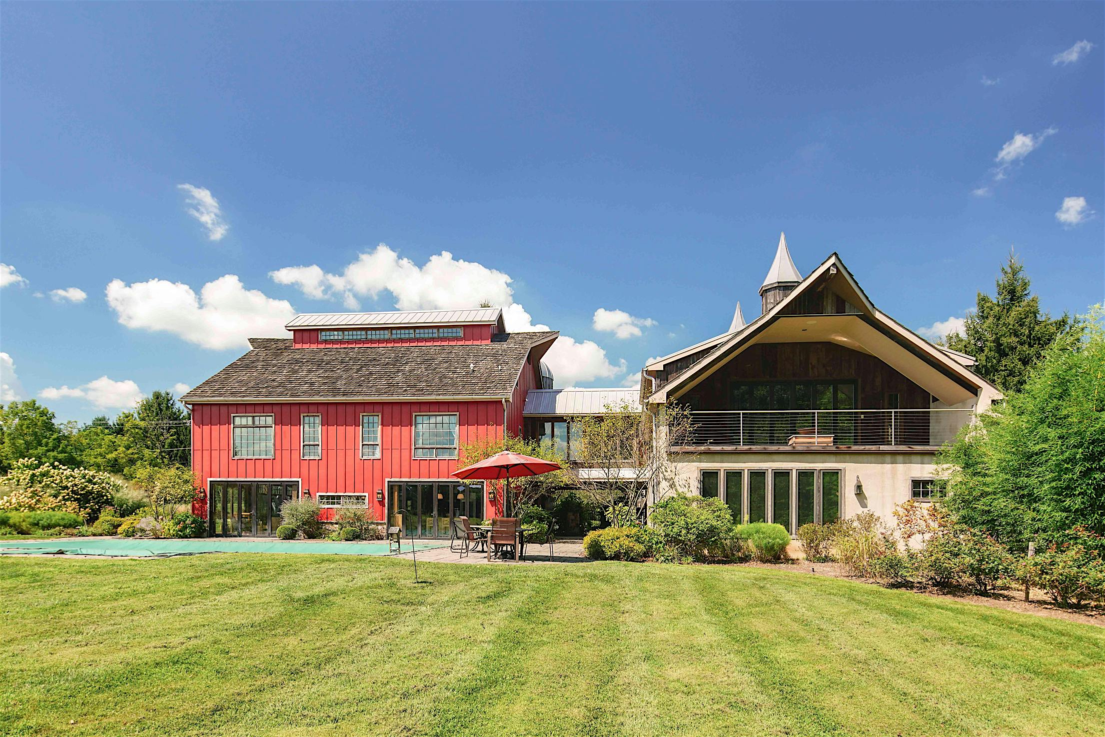 modern-barn-conversion-with-opening-glass-walls