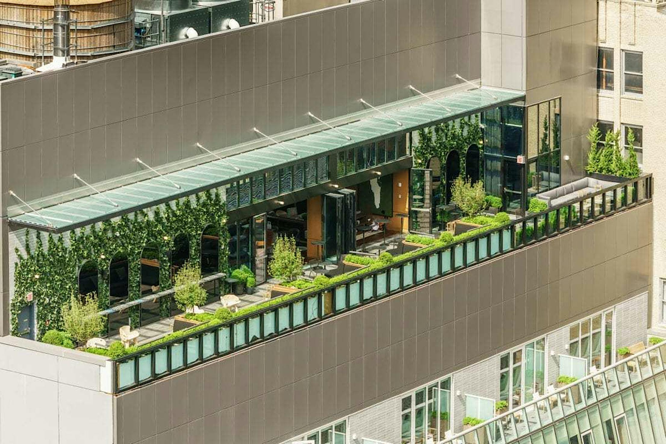 AC-Hotel-new-york-creates-a-rooftop-escape-for-all-four-seasons