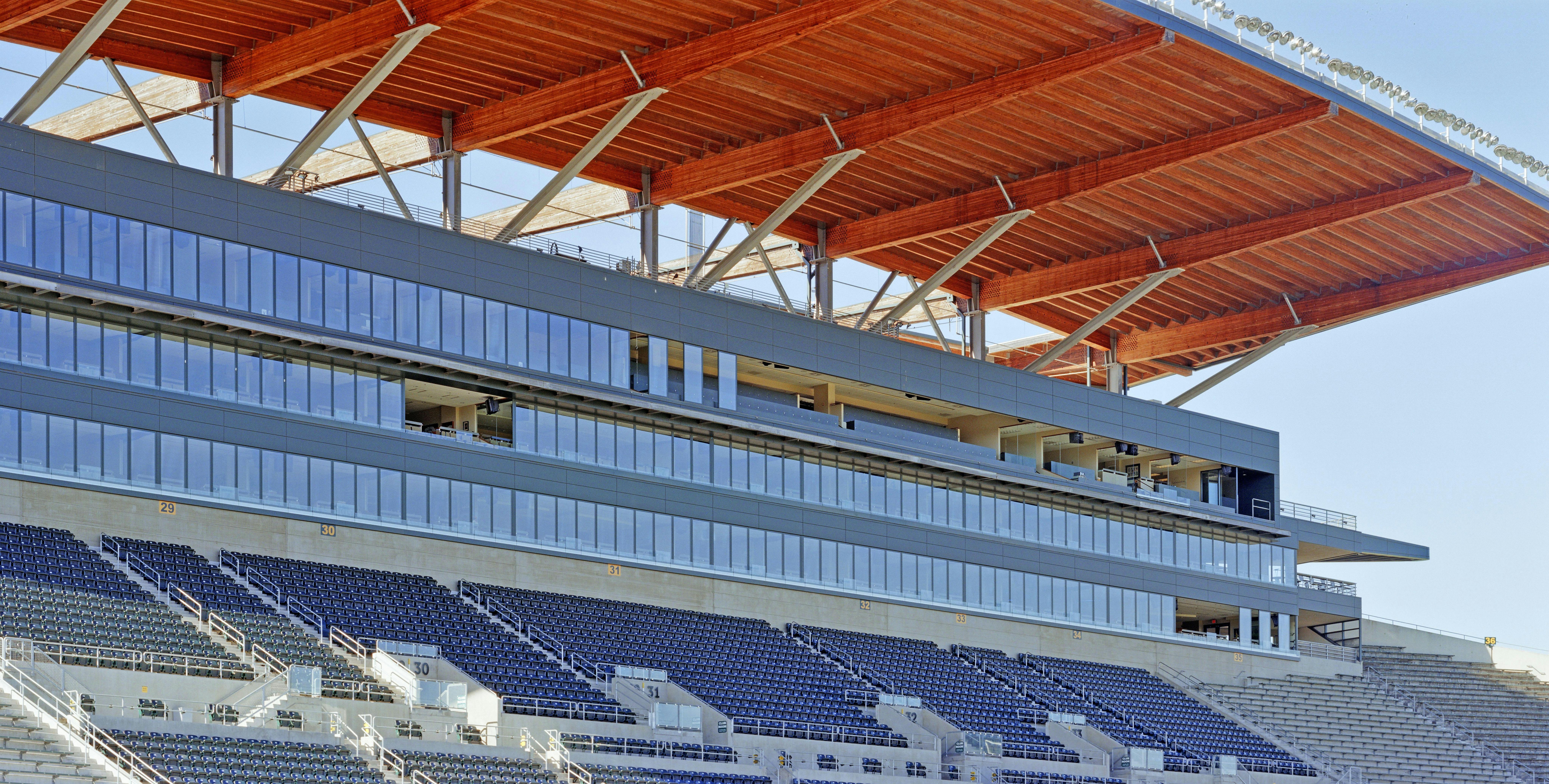 NanaWall HSW60 system at University of Oregon’s Autzen Stadium