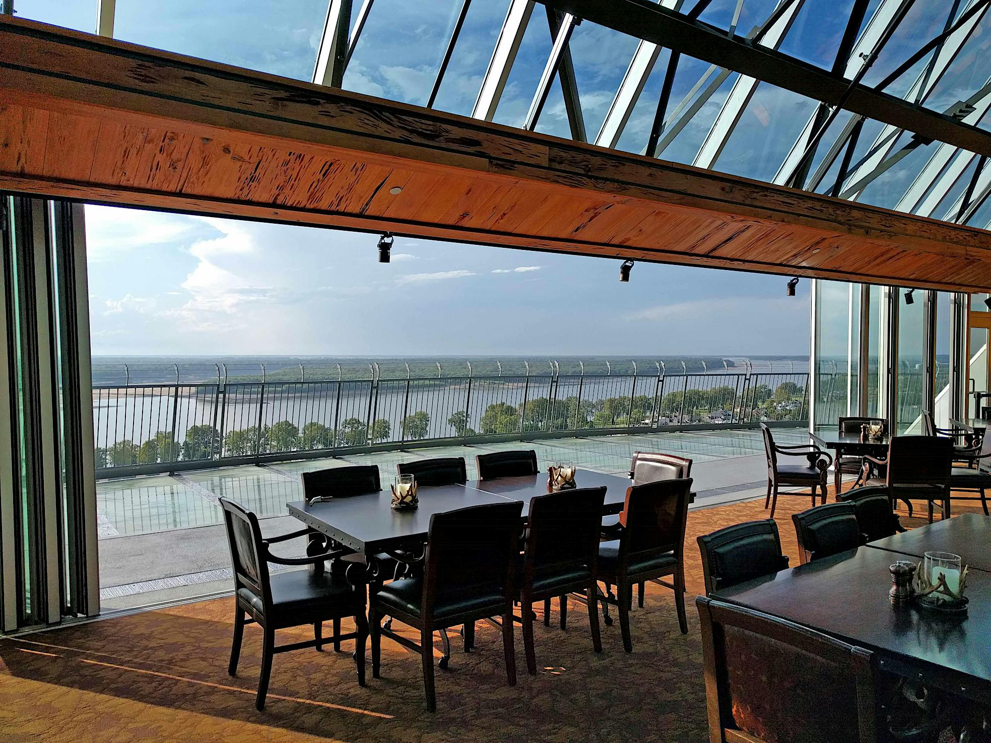 Looking-out-of-The-Lookout-from-a-table-at-the-Memphis-view