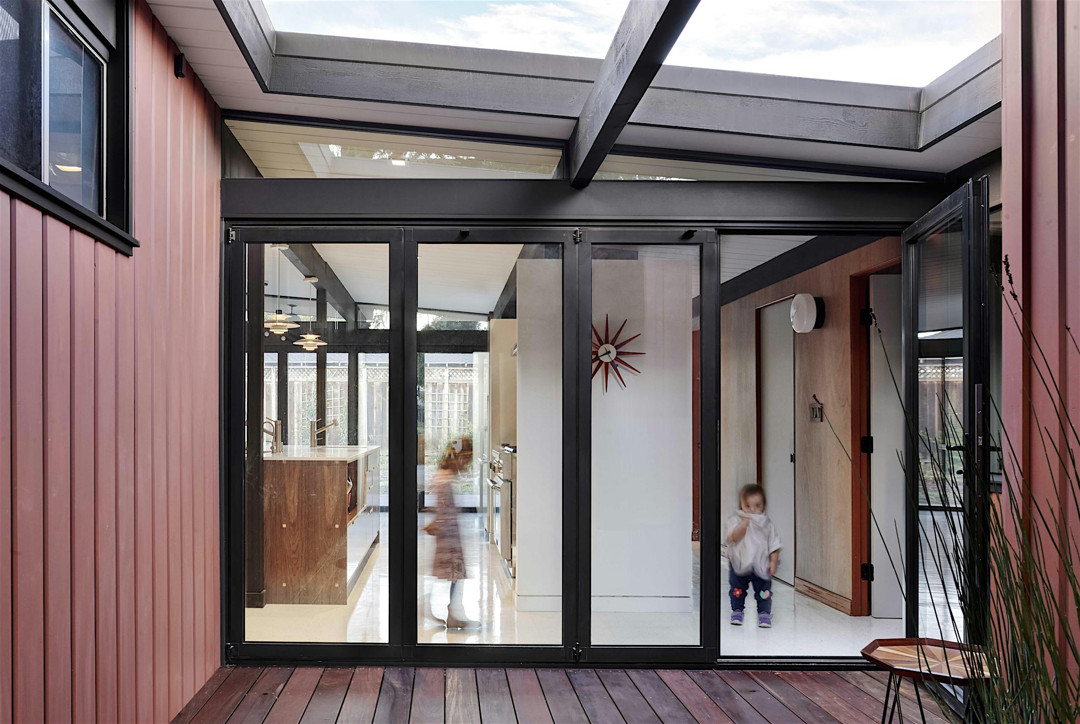 kids-behind-opening-glass-walls