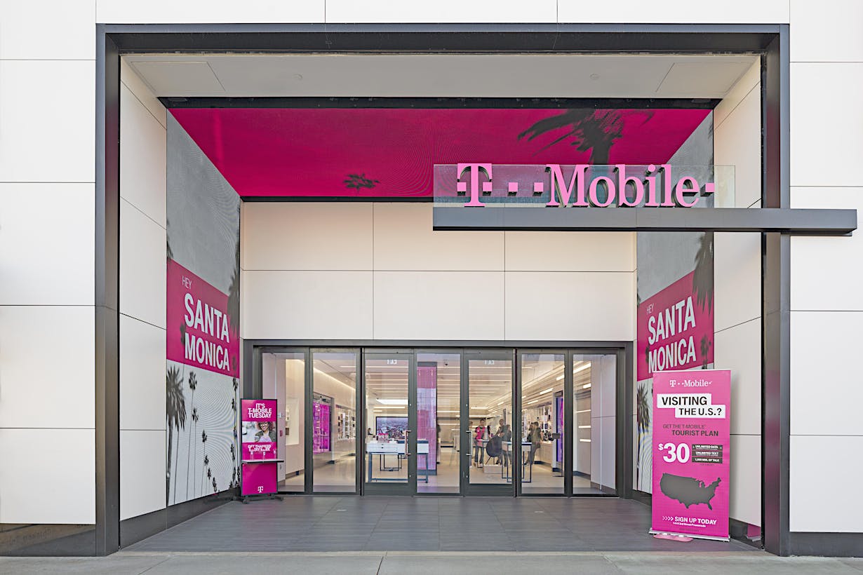 NanaWall HSW60 sliding glass wall