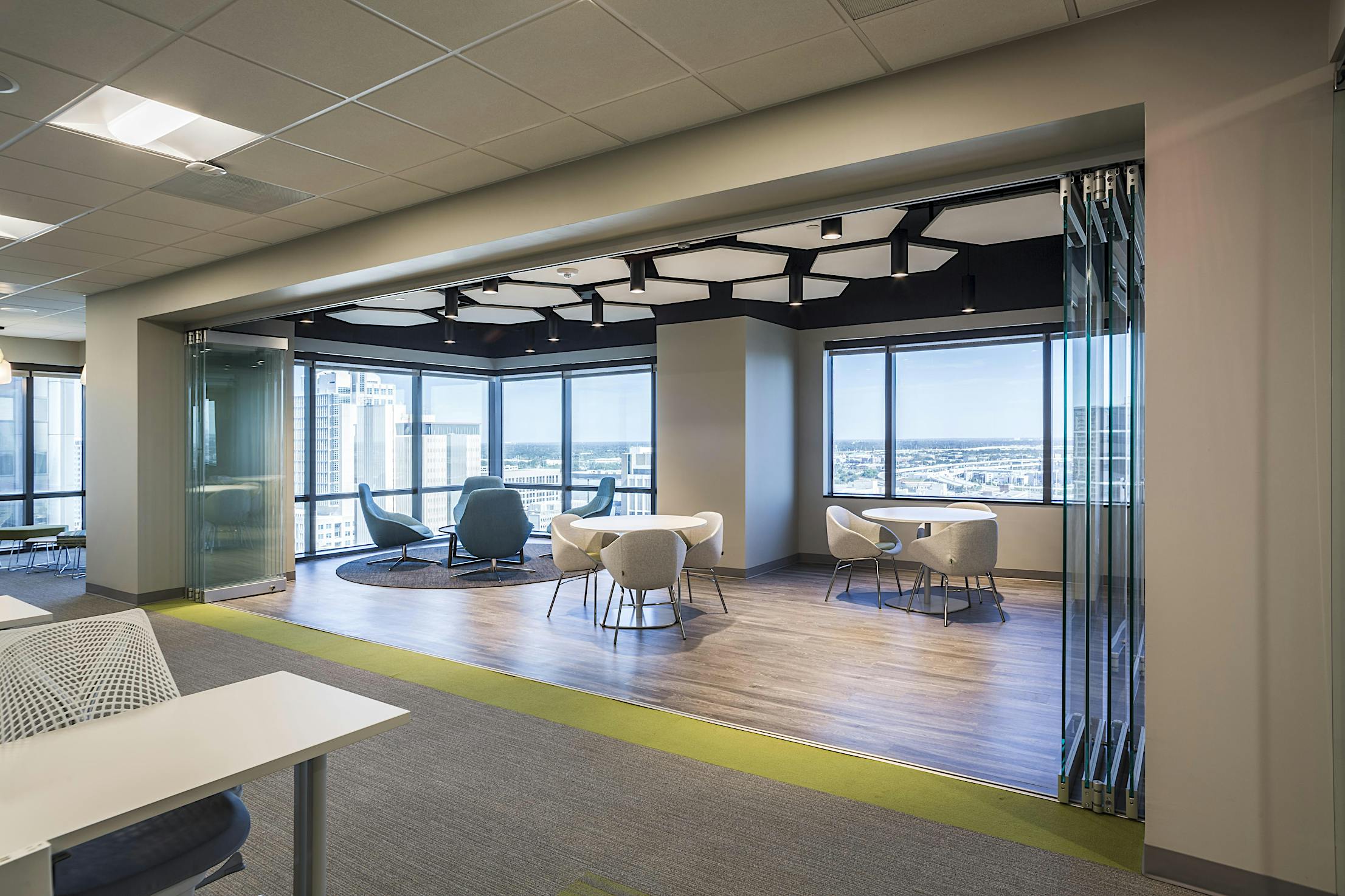 Space-efficient workplace frameless folding doors