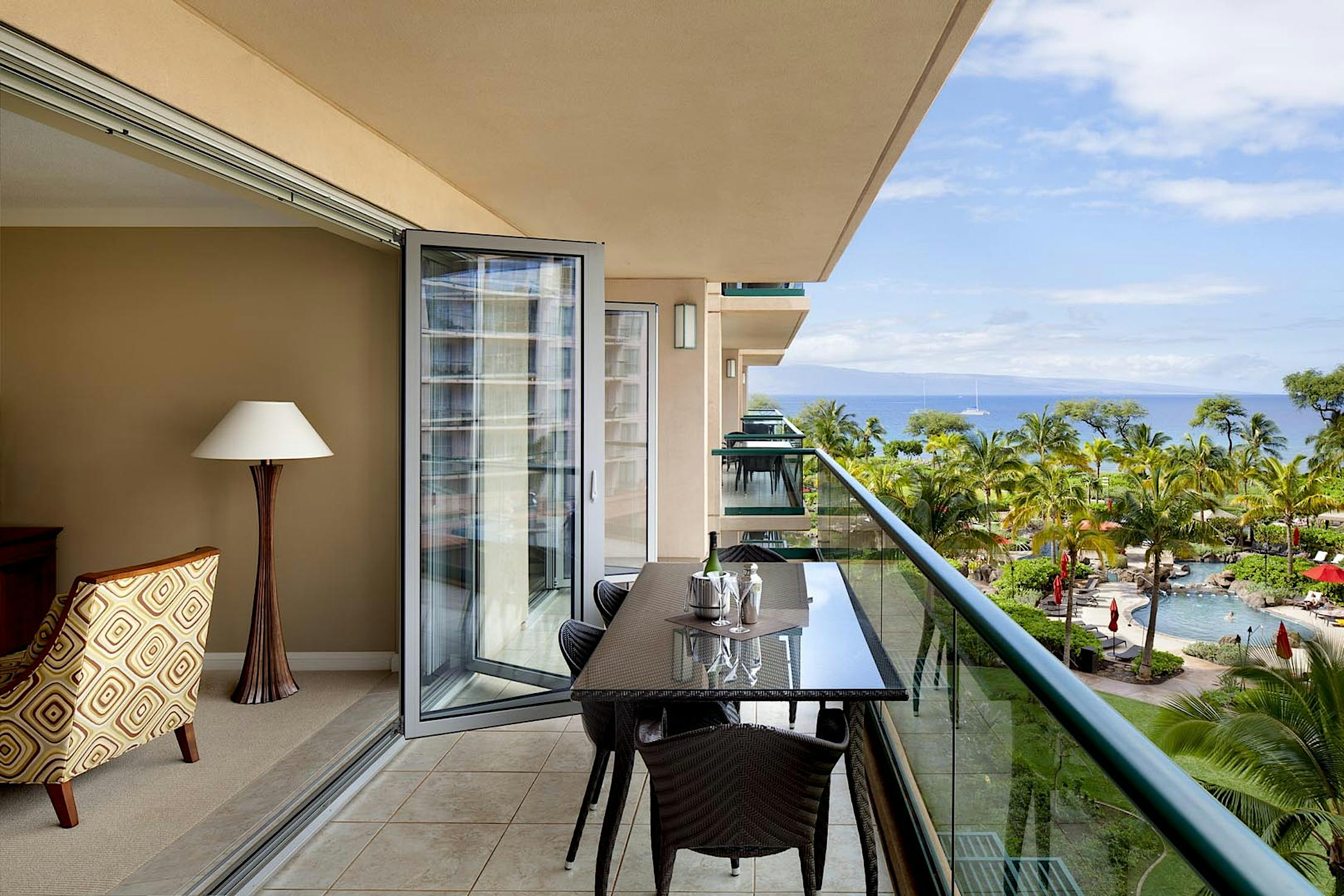 unique-guest-room-with-fresh-air-provided-by-folding-door