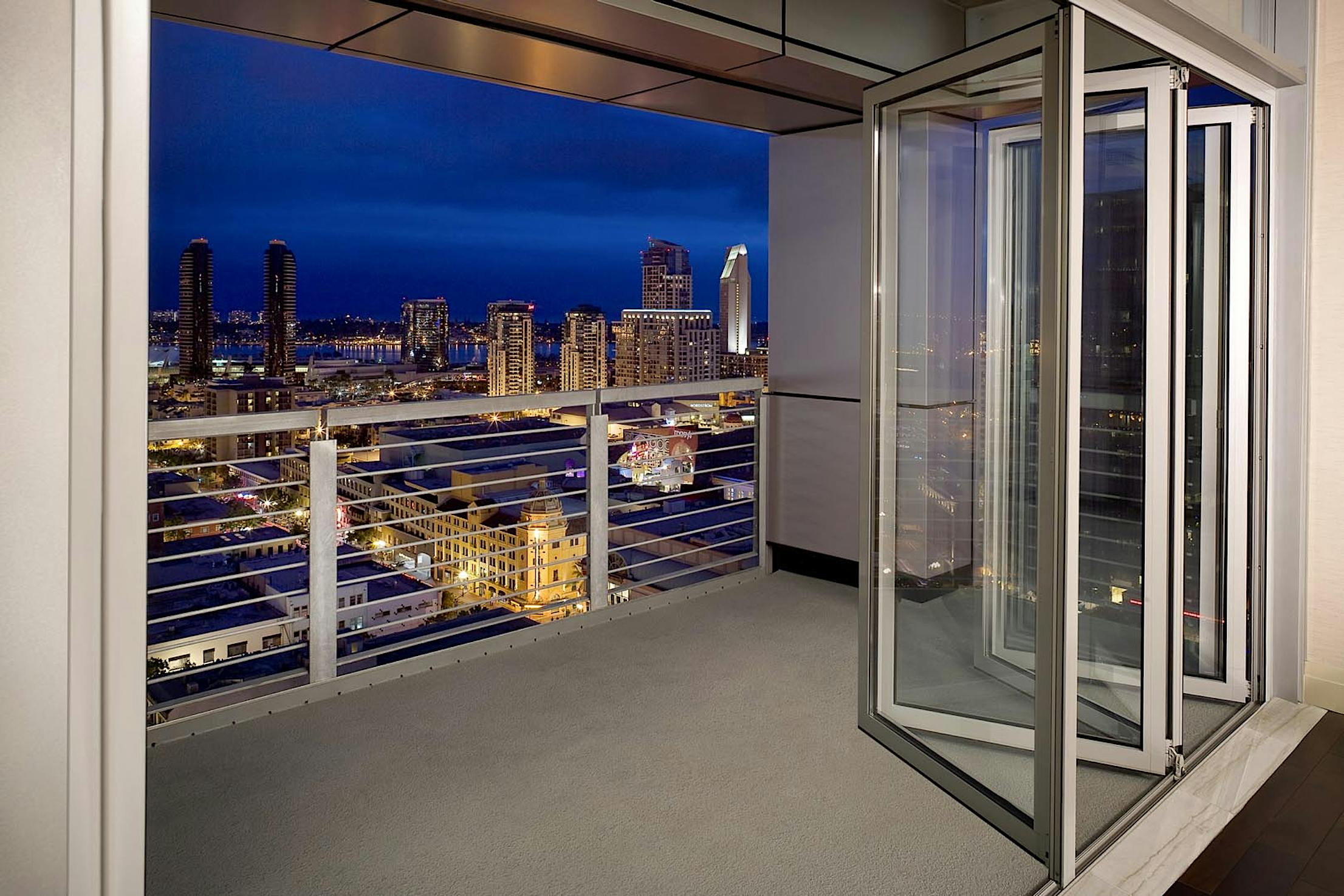 hotel-room-with-biophilic-design-and-folding-glass-wall