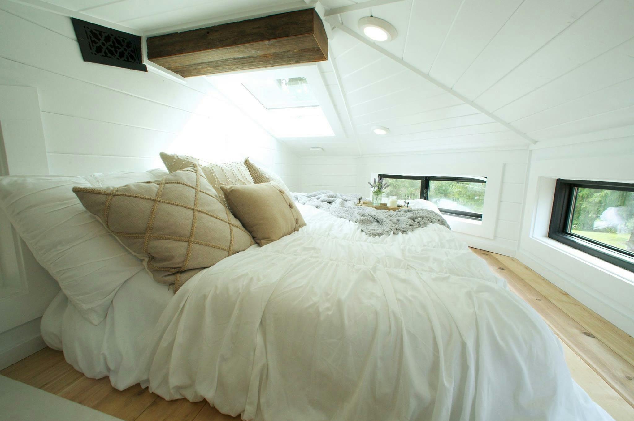 The guest loft inside Shawn and Shellyâ€™s tiny home in Maui