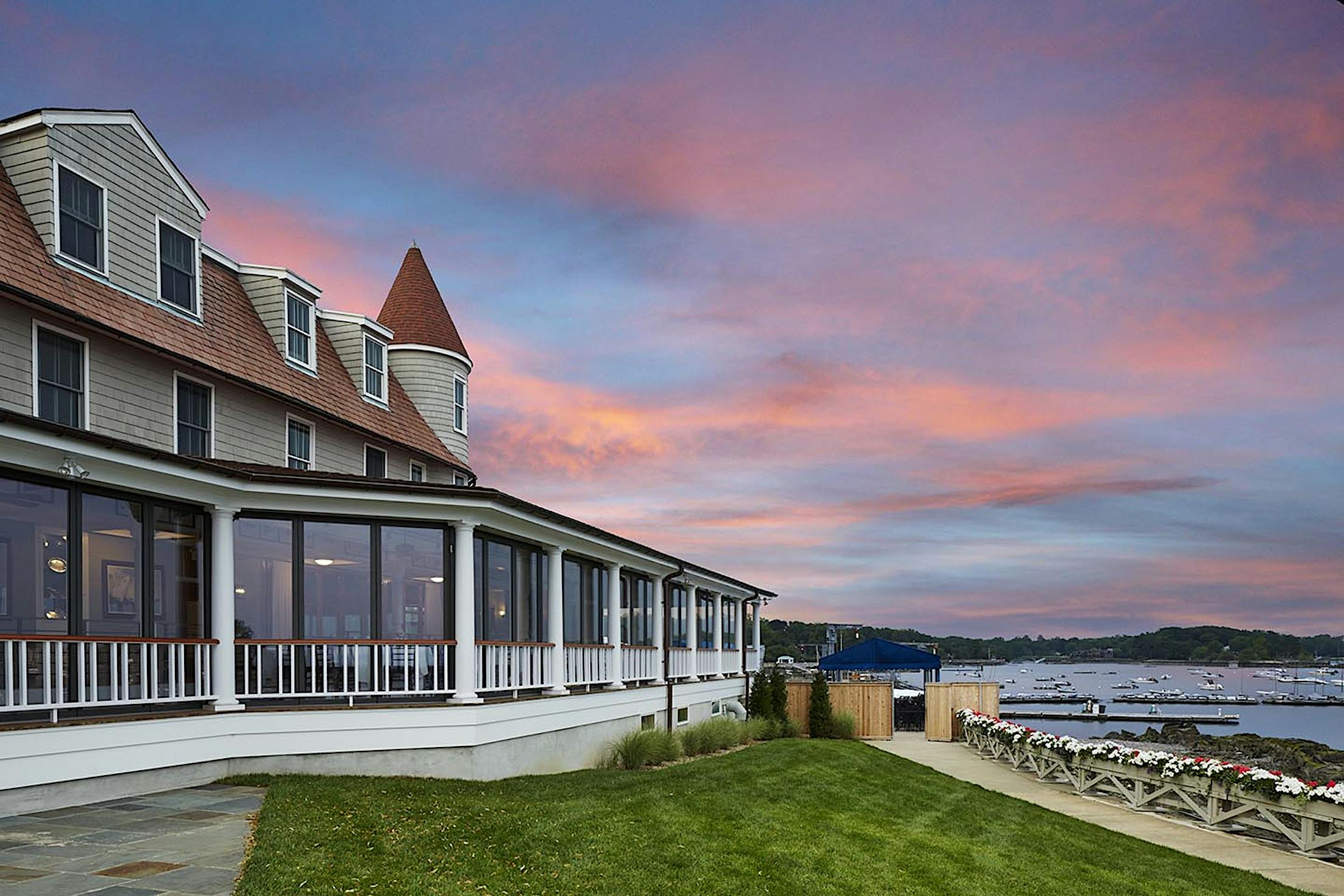 view-of-east-coast-yacht-club-with-nanawall-hsw60-system