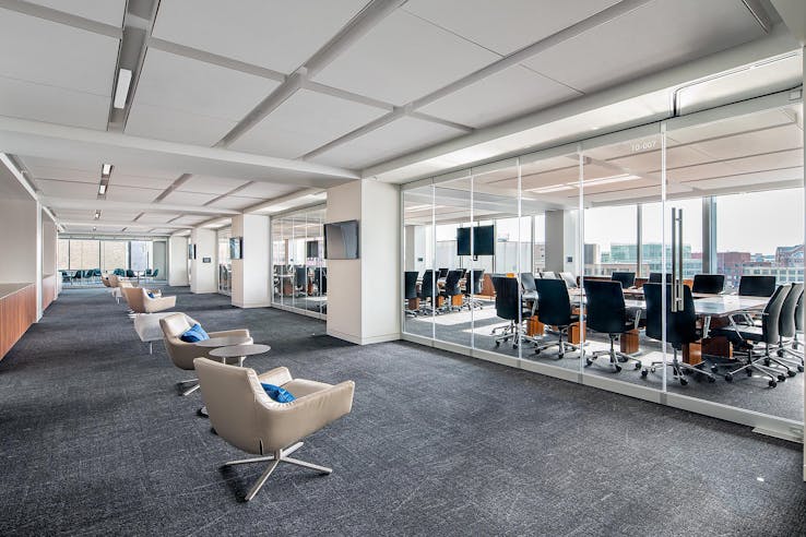 closed-single-track-sliding-systems-in-office-design