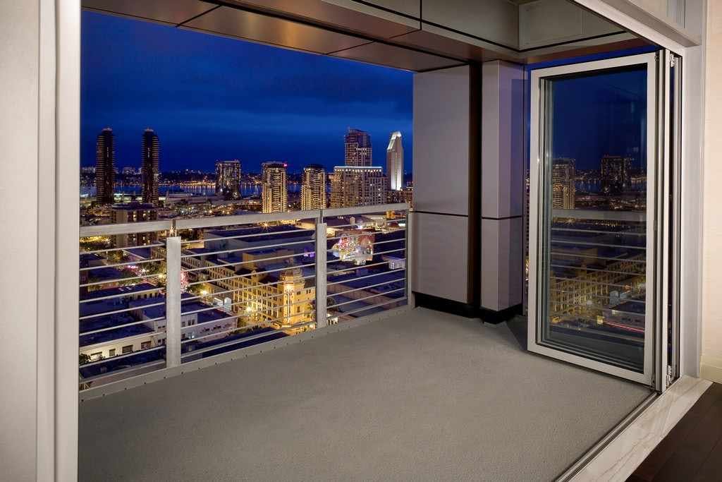 folding-glass-doors-in-multifamily-building-design-open-to-deck