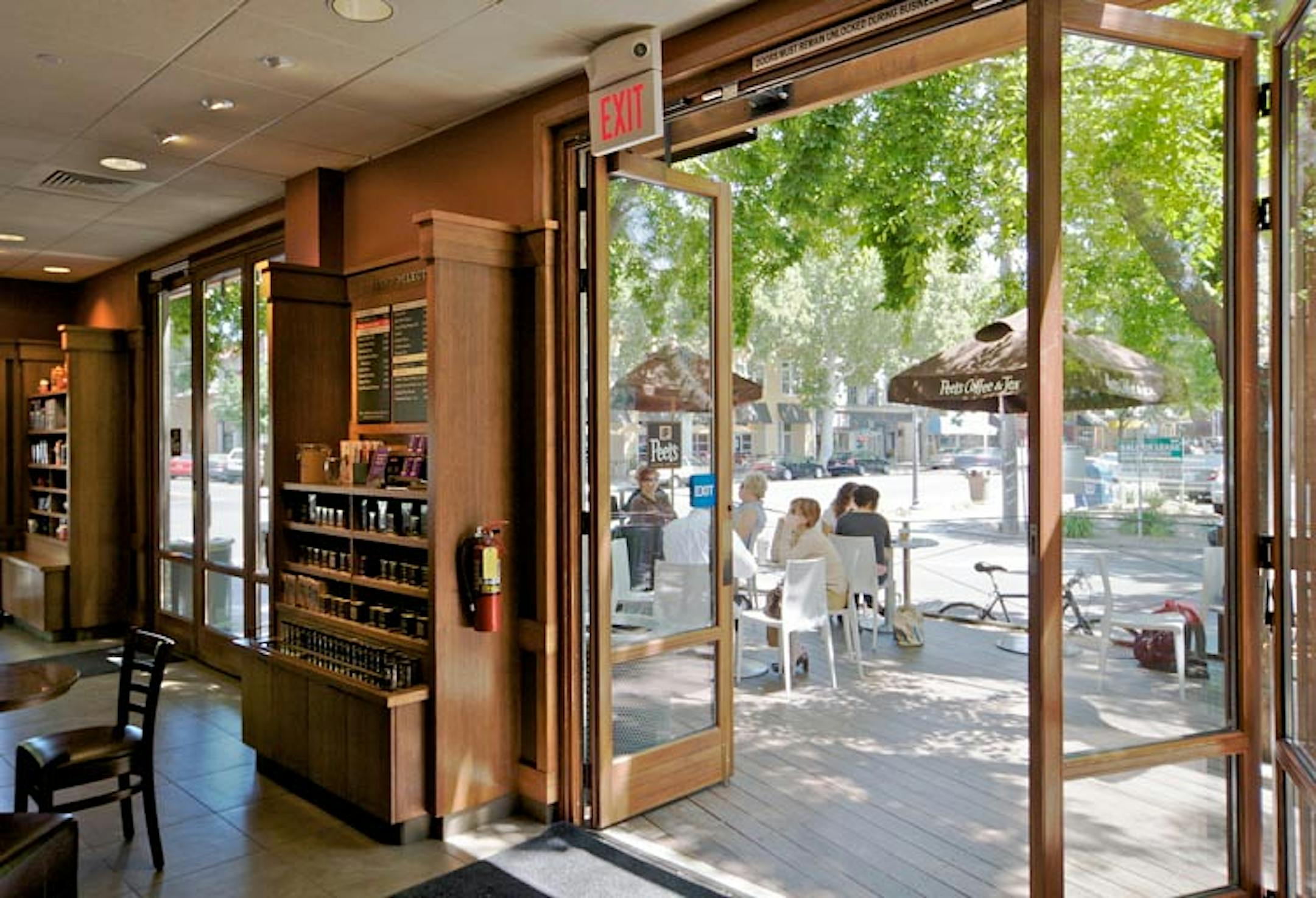 Alternative-to-the-traditional-commercial-glass-entry-door