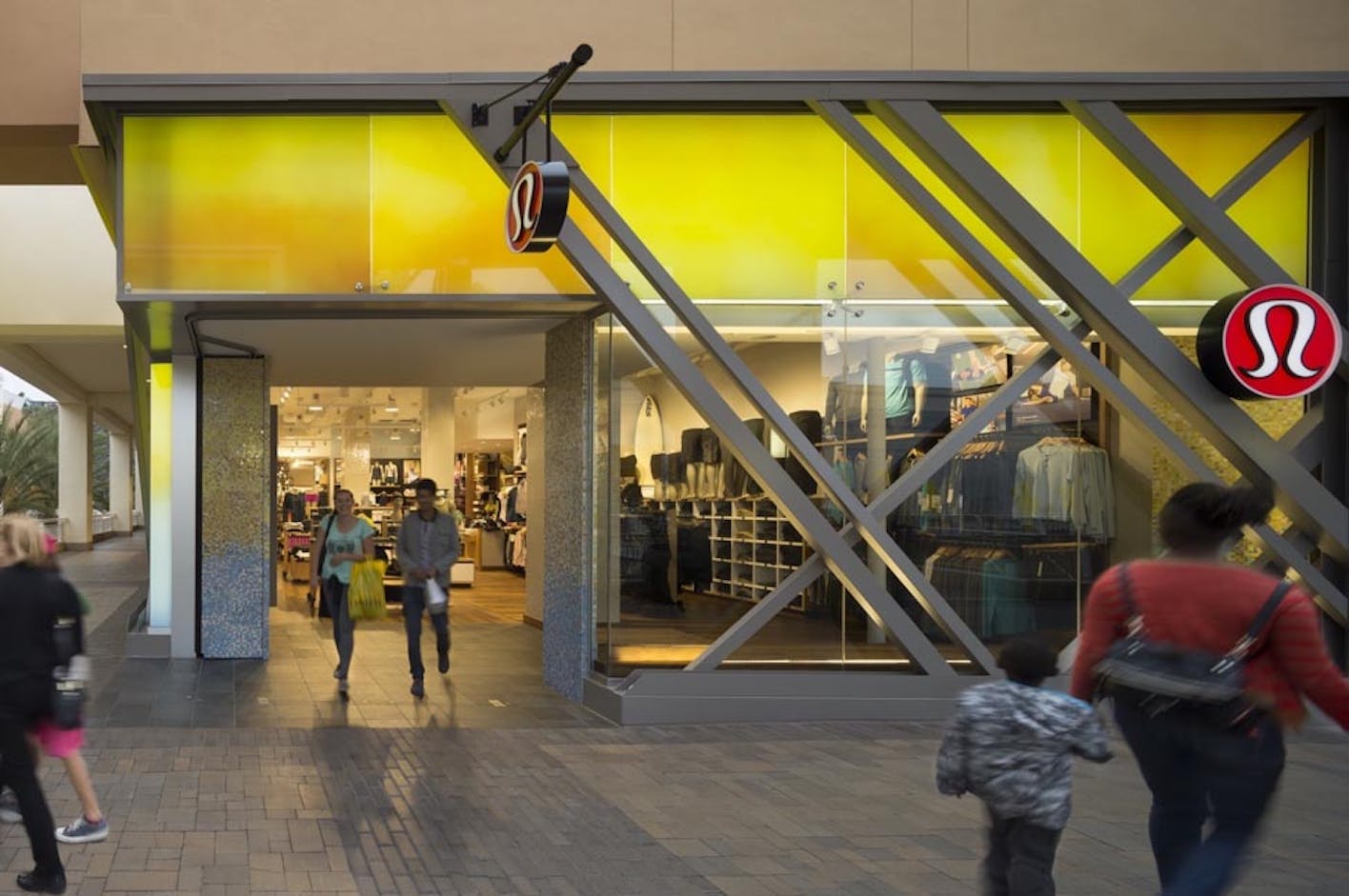 A-photo-of-the-exterior-of-Lululemon-which-features-the-HSW75-style-of-NanaWall-commercial-glass-entry-doors