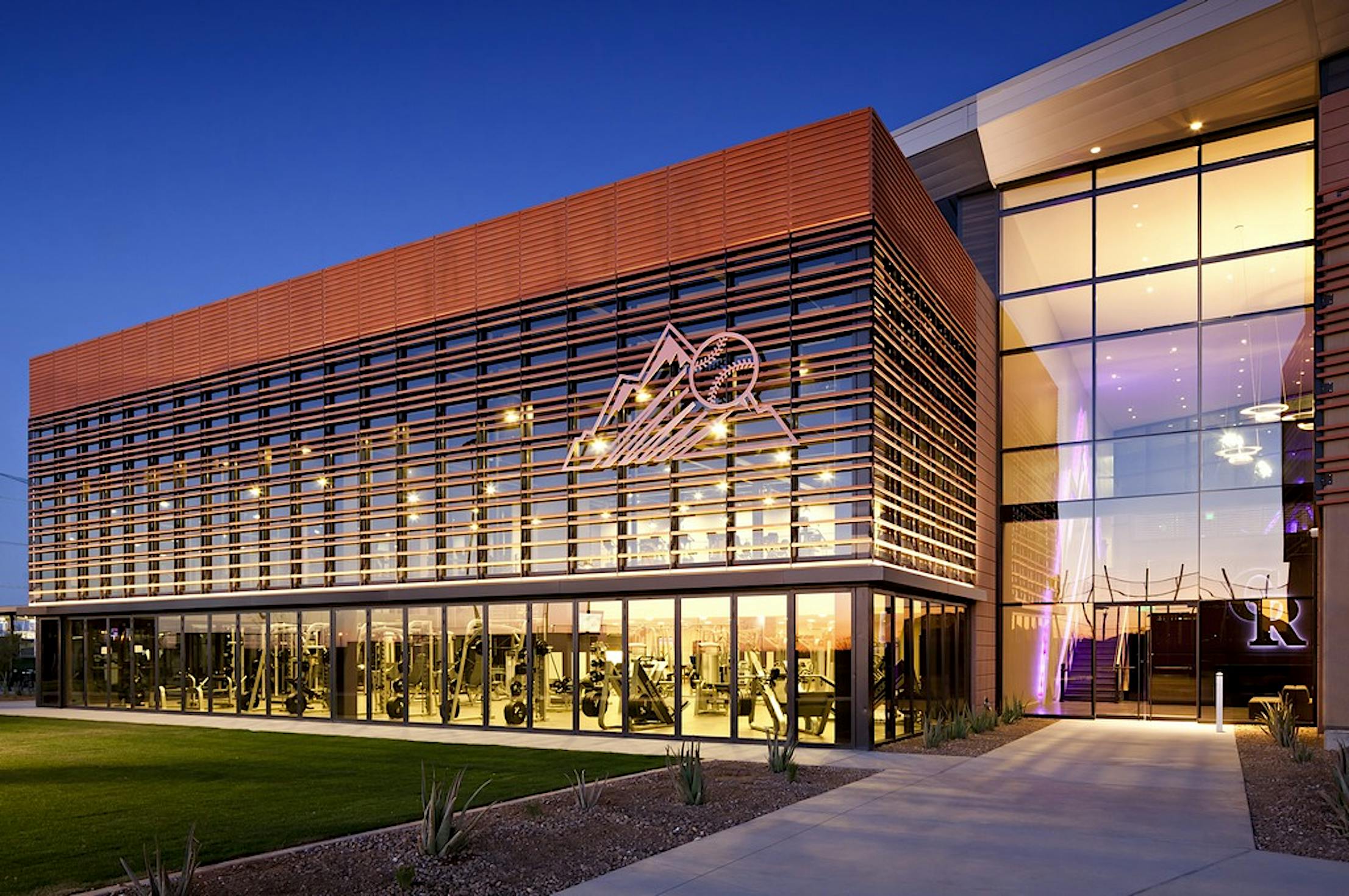 long-row-of-opening-glass-walls-in-training-facility