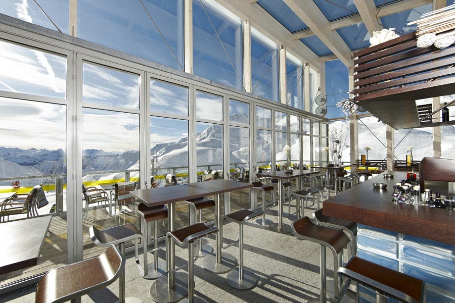 opening-glass-aluminum-framed-wall-in-mountains