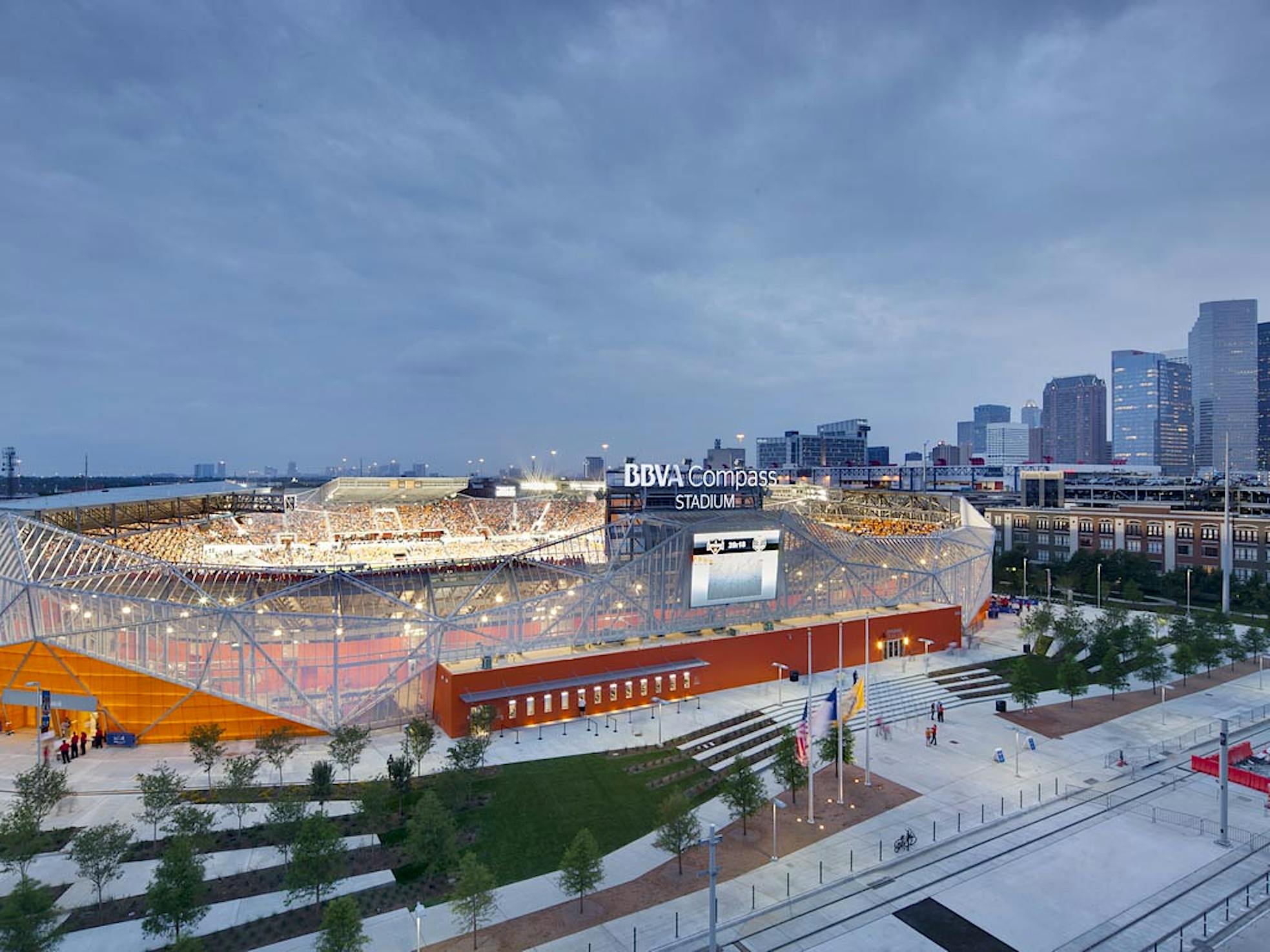 houston-dynamo-stadium-with-bifolding-window-wall-system
