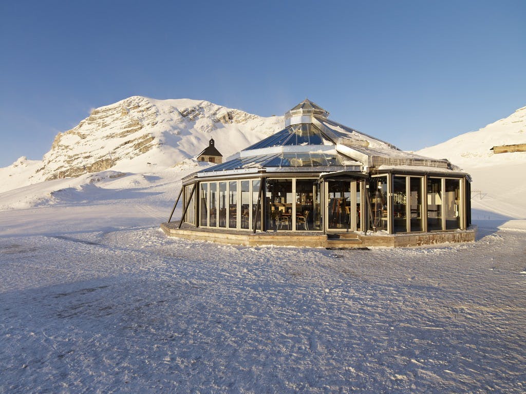 restaurant-at-9,700-feet-with-high-performance-nanawall-system