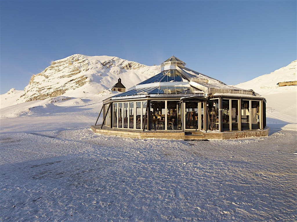 restaurant-at-9,700-feet-with-high-performance-nanawall-system